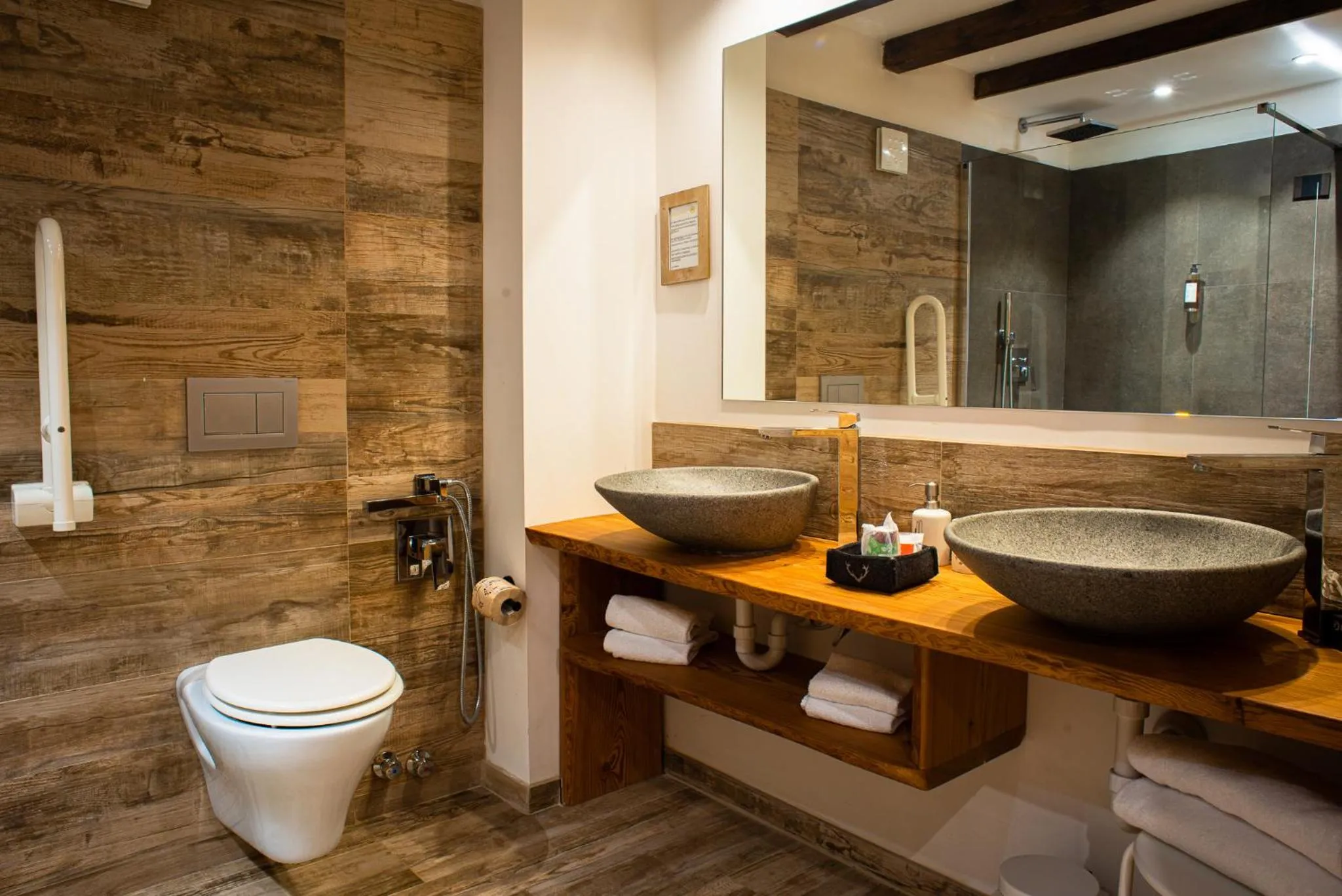 Bathroom in Hotel De Champoluc