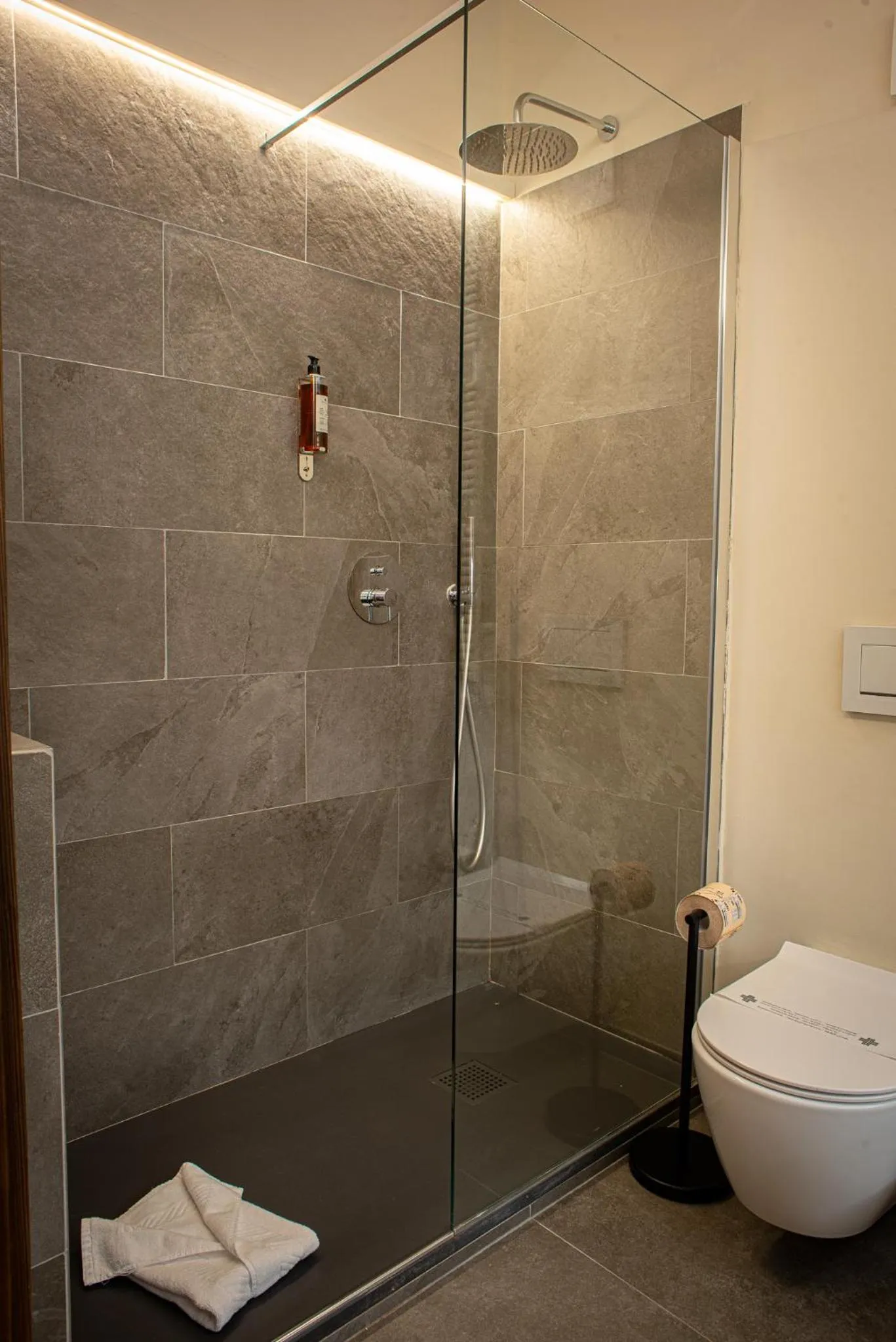 Shower in Hotel De Champoluc