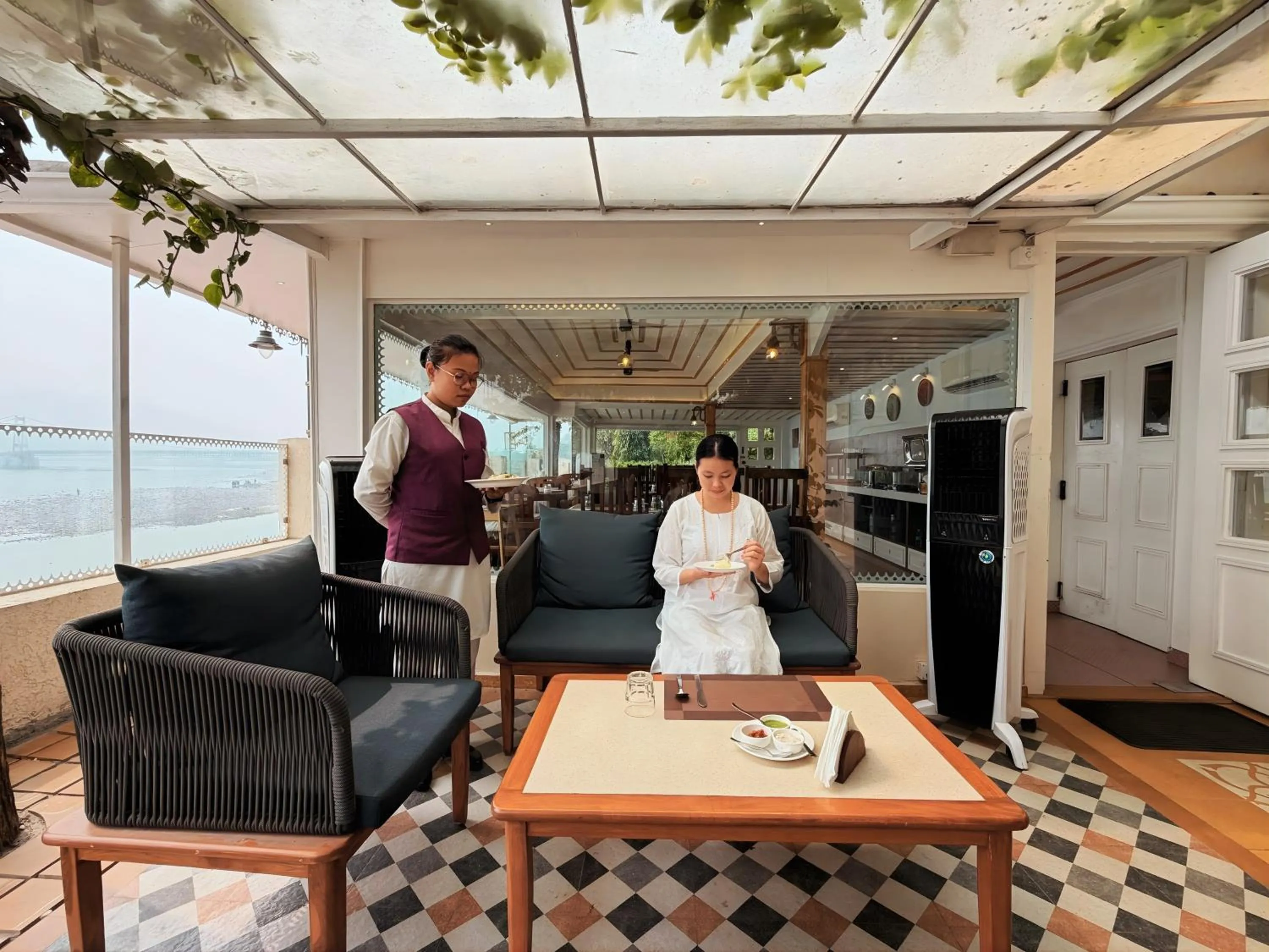 Restaurant/places to eat in Yog Niketan By Sanskriti