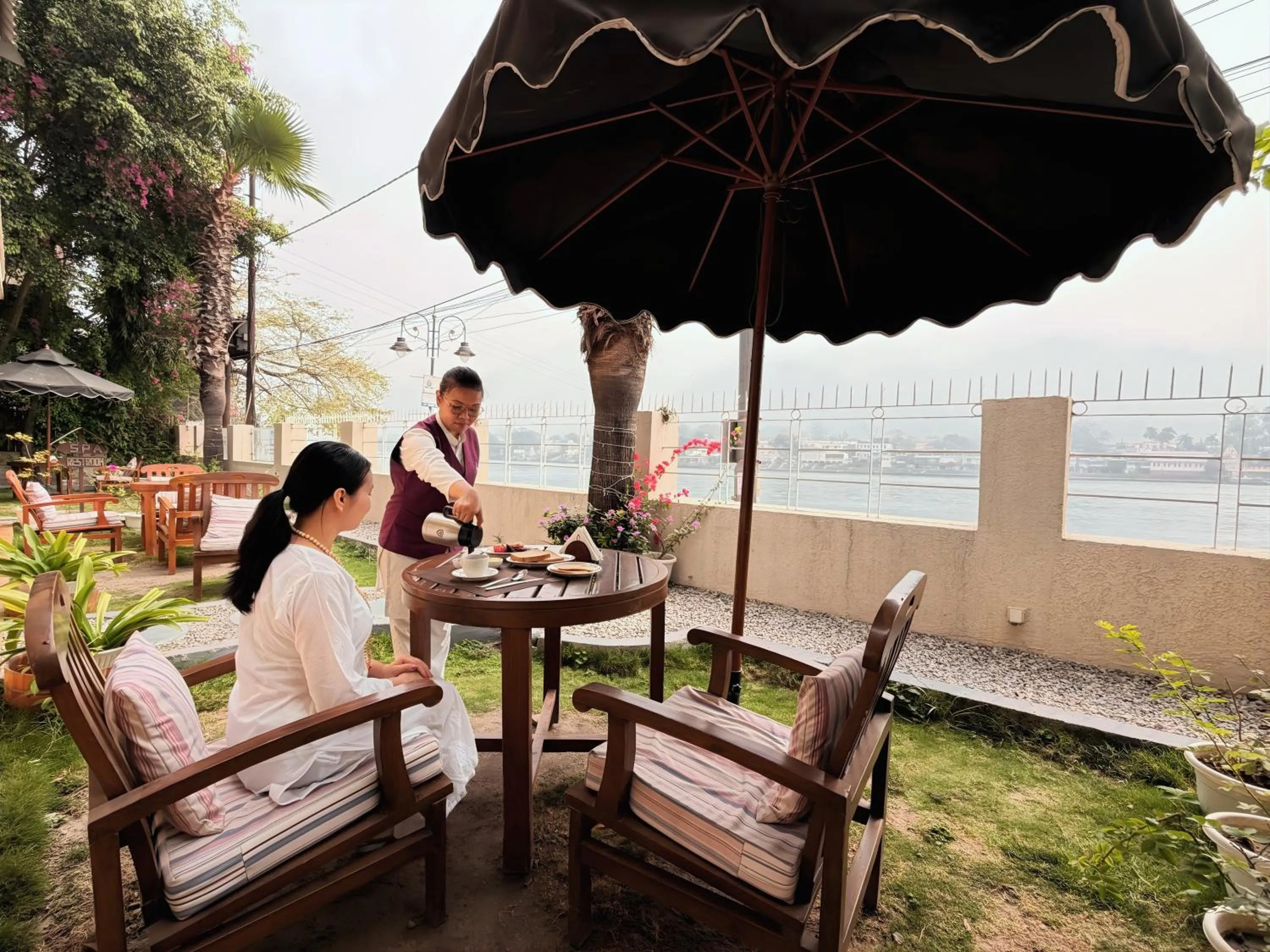 Restaurant/places to eat in Yog Niketan By Sanskriti