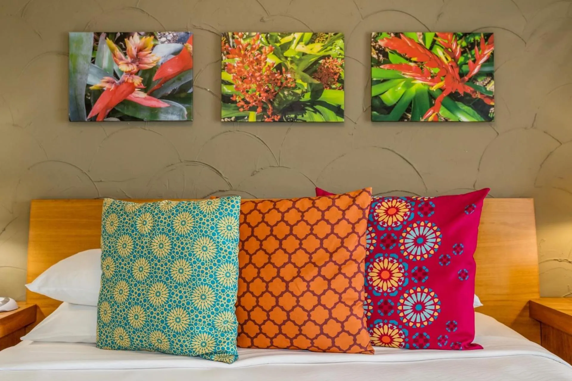 Property building, Bed in Kasa El Paseo Miami Beach