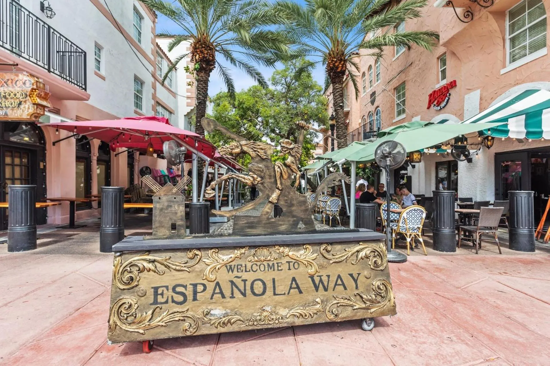 Property building in Kasa El Paseo Miami Beach