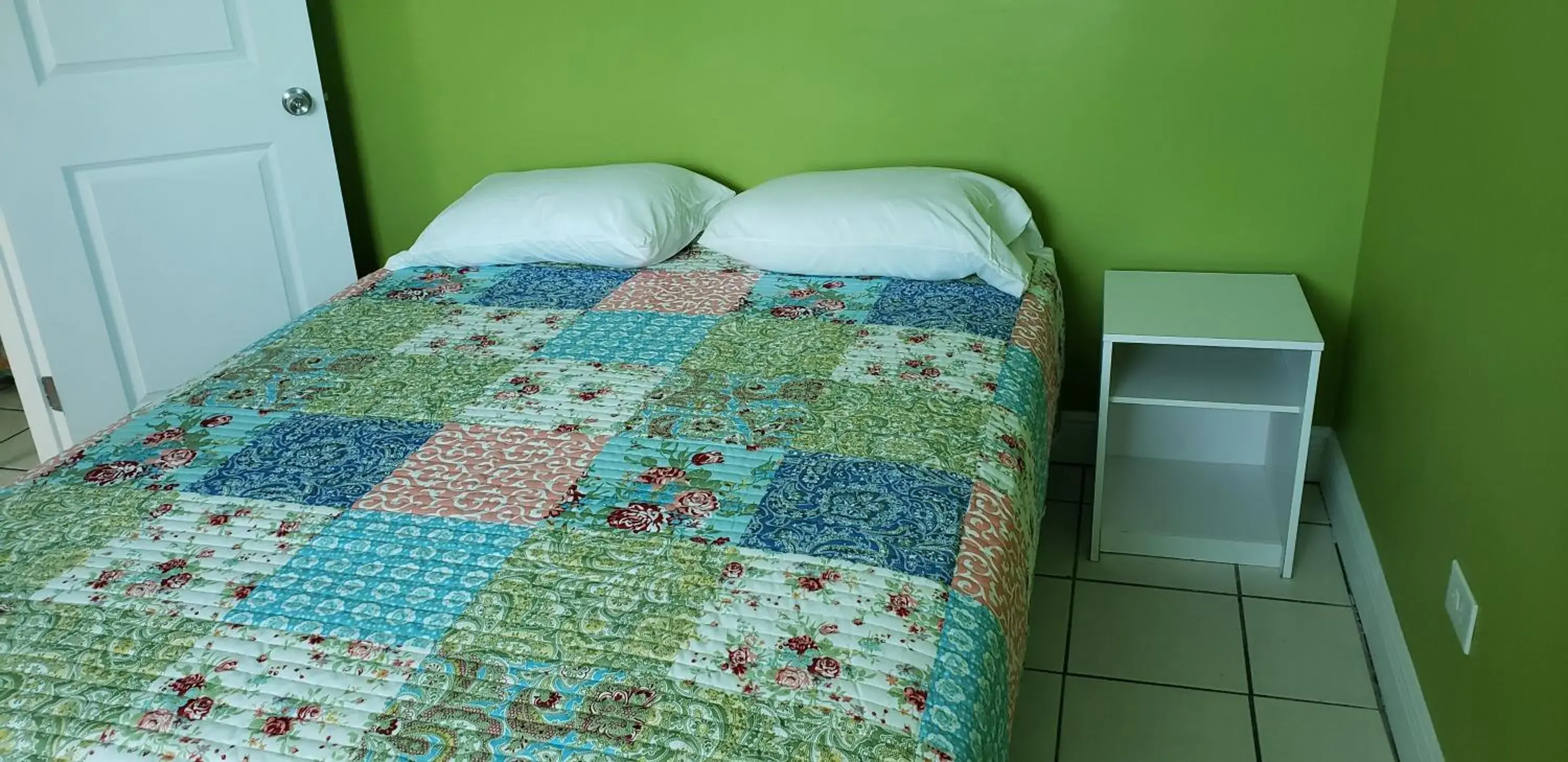 Two-Bedroom Cottage in Old Wooden Bridge Resort & Marina Two-Bedroom Cottage in Old Wooden Bridge Resort & Marina