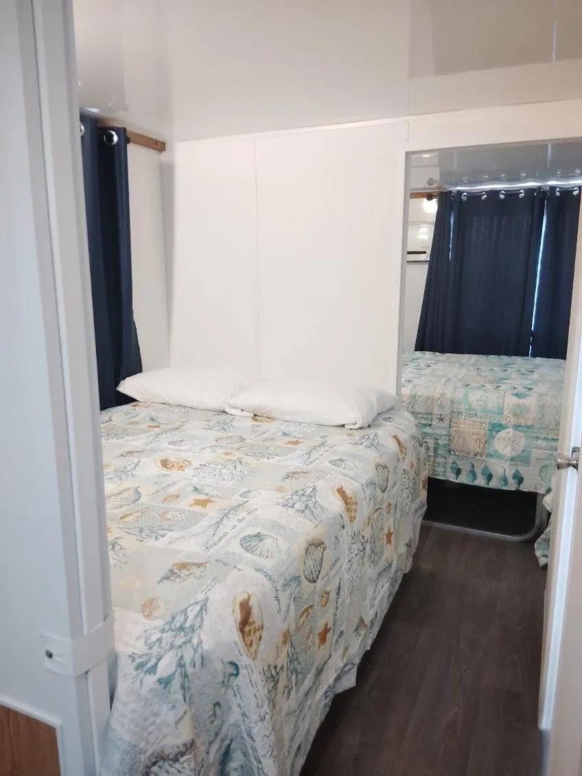 Bed in Old Wooden Bridge Resort & Marina