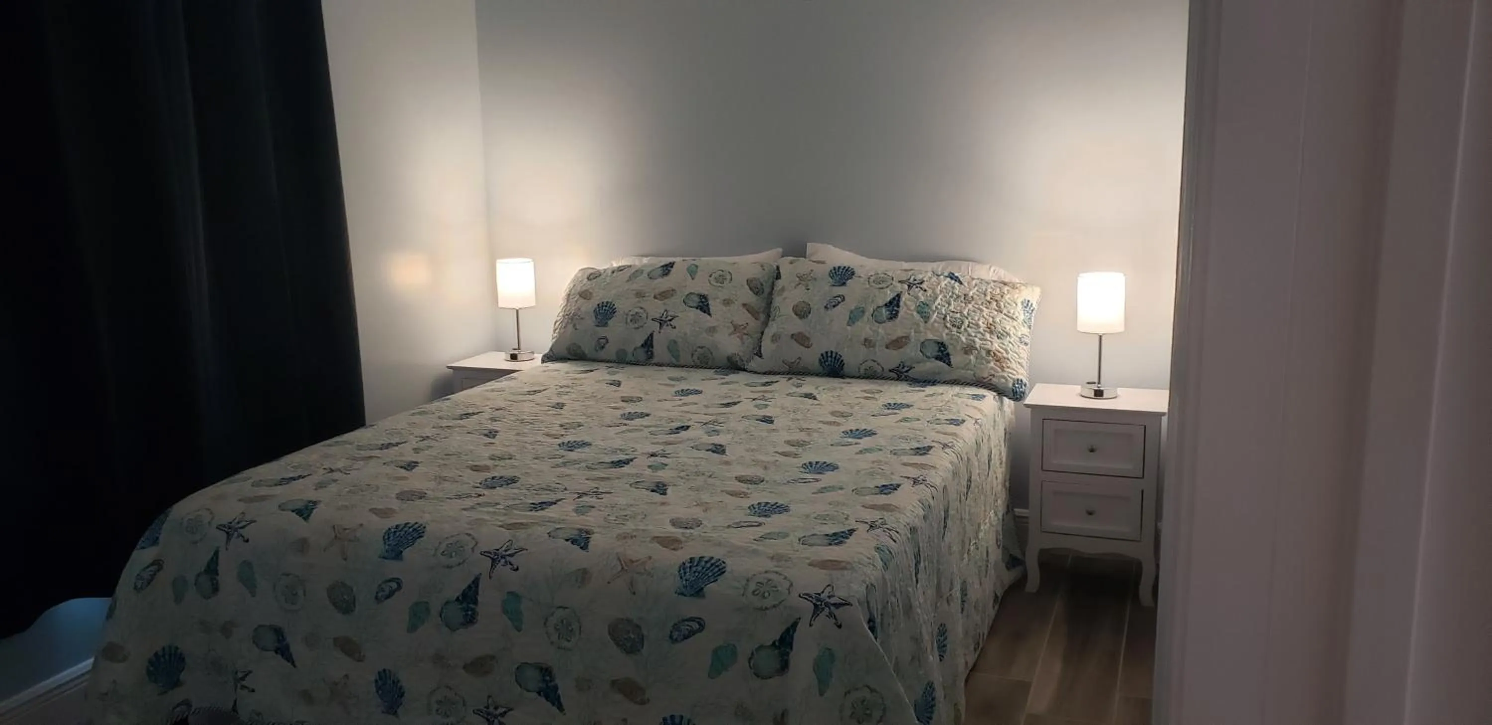 Bed in Old Wooden Bridge Resort & Marina