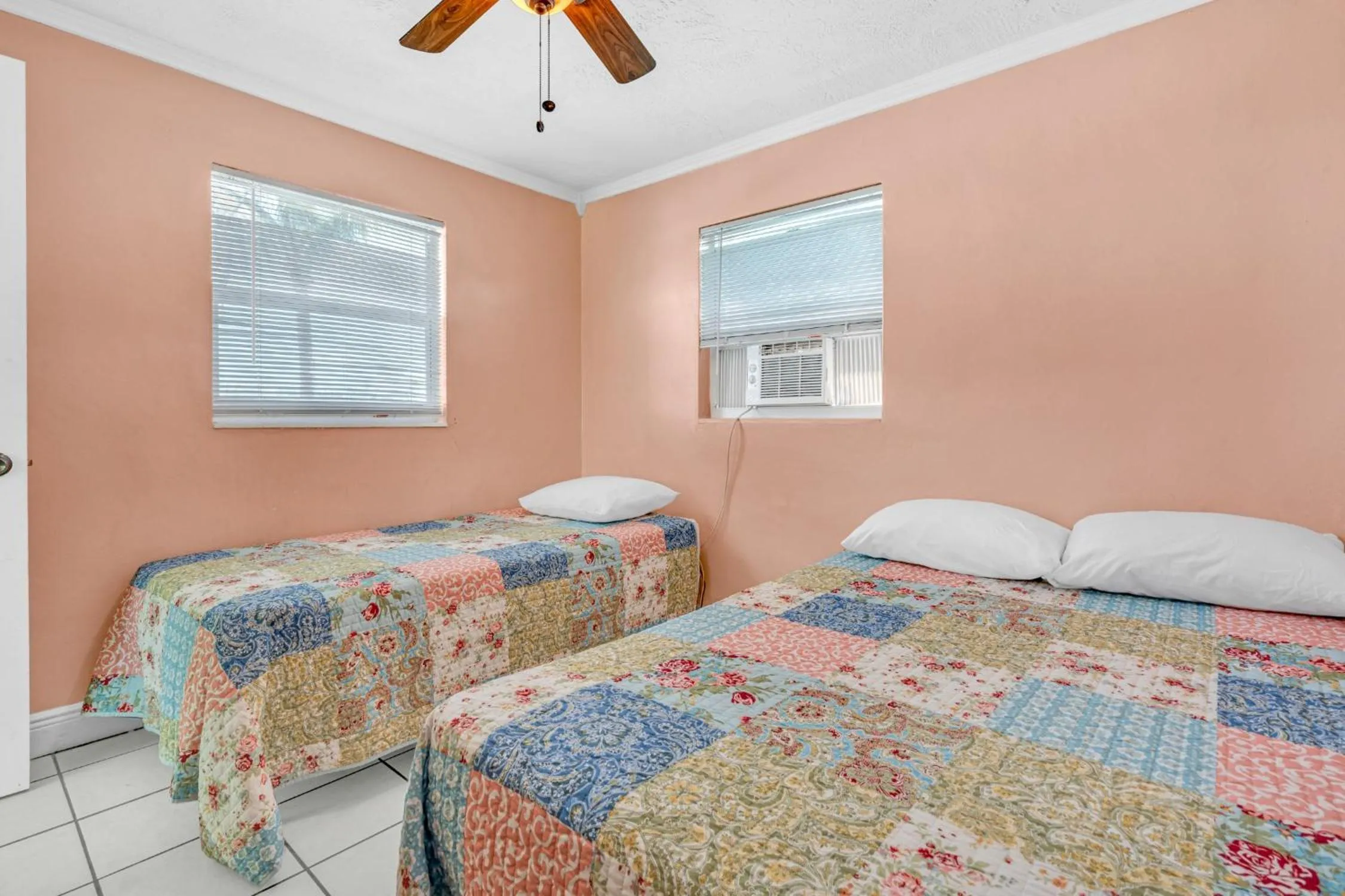 Bed in Old Wooden Bridge Resort & Marina