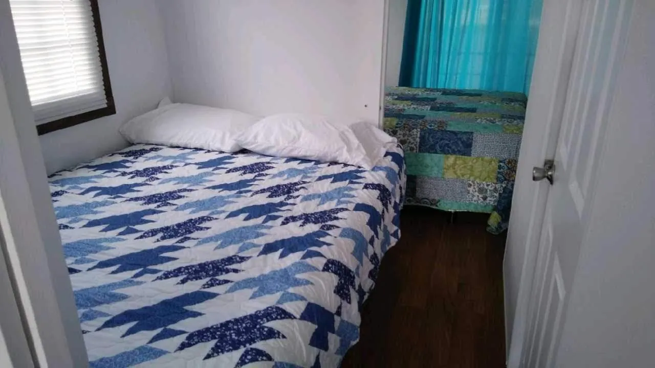 Bed in Old Wooden Bridge Resort & Marina