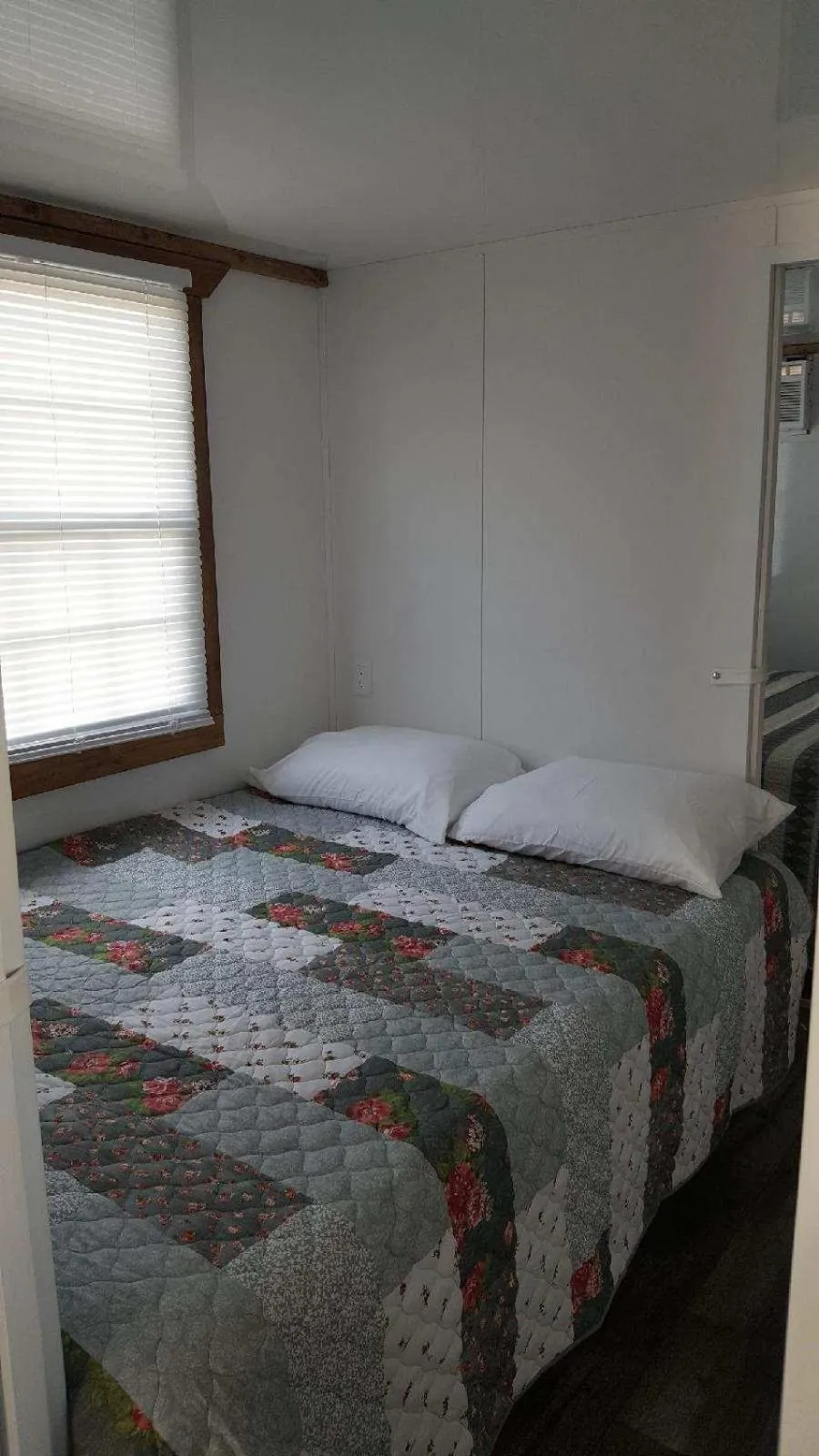 Bed in Old Wooden Bridge Resort & Marina