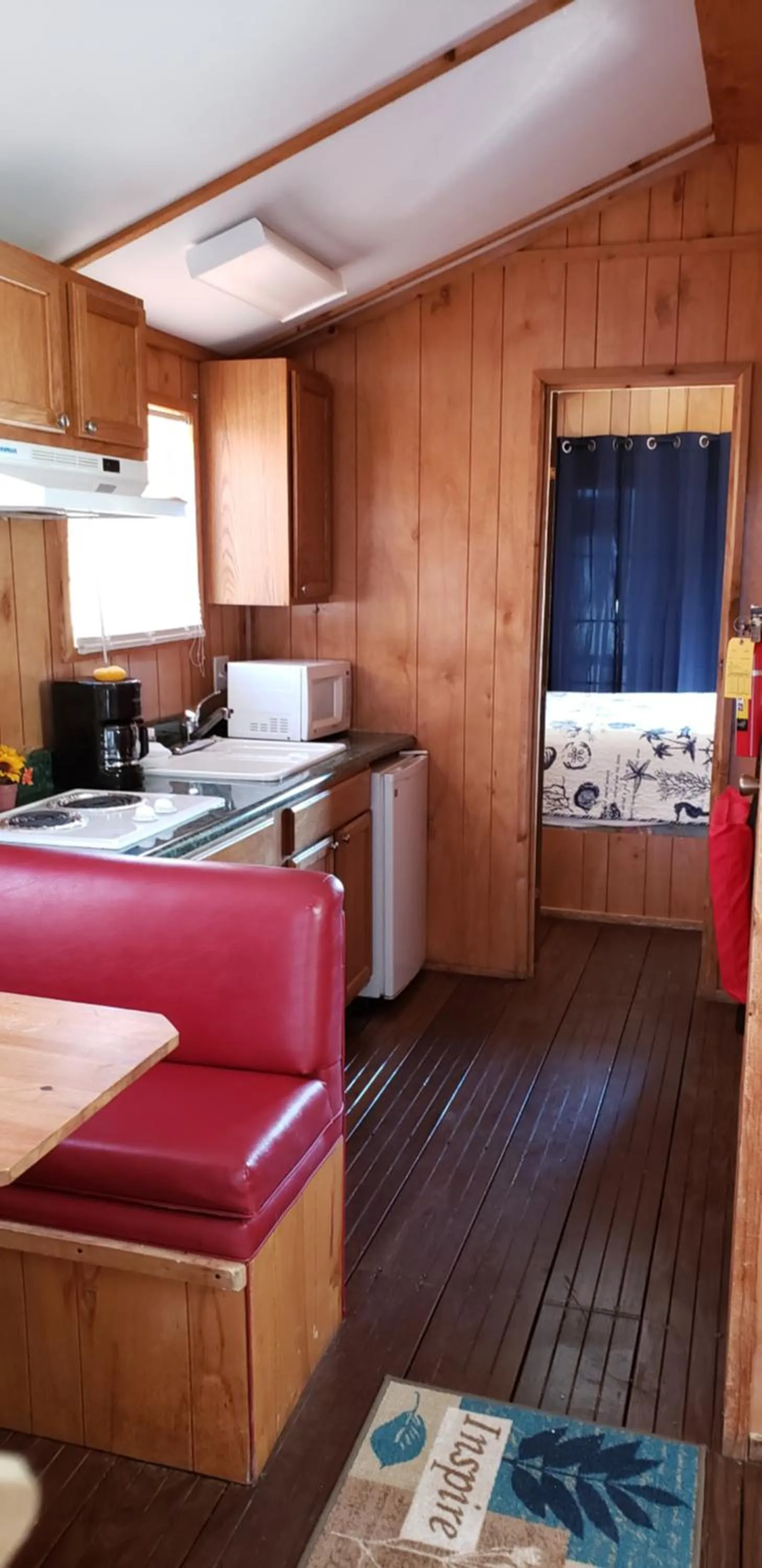 Bed in Old Wooden Bridge Resort & Marina