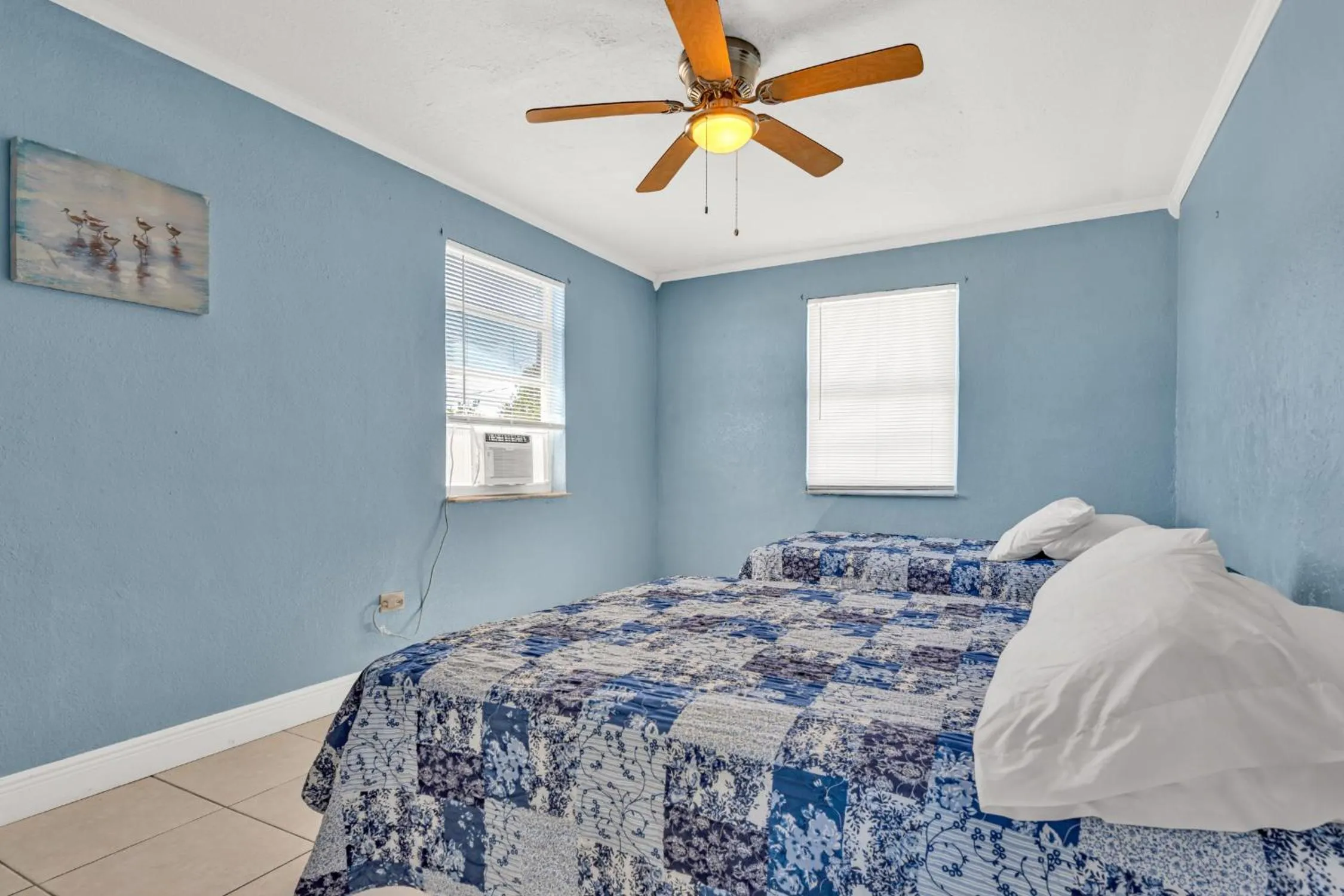 Bed in Old Wooden Bridge Resort & Marina