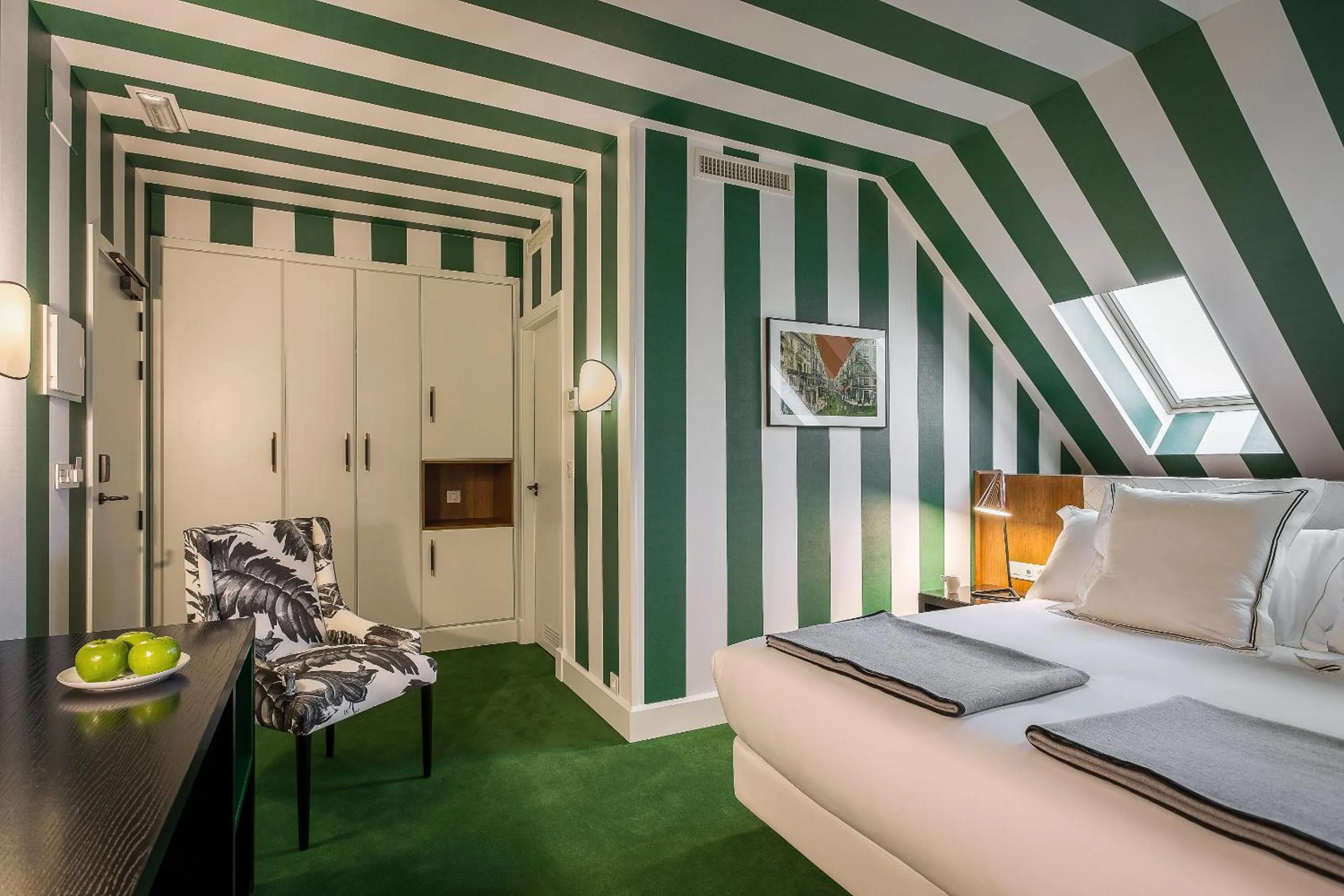 Seating area, Bed in Room Mate Collection Valeria, Málaga