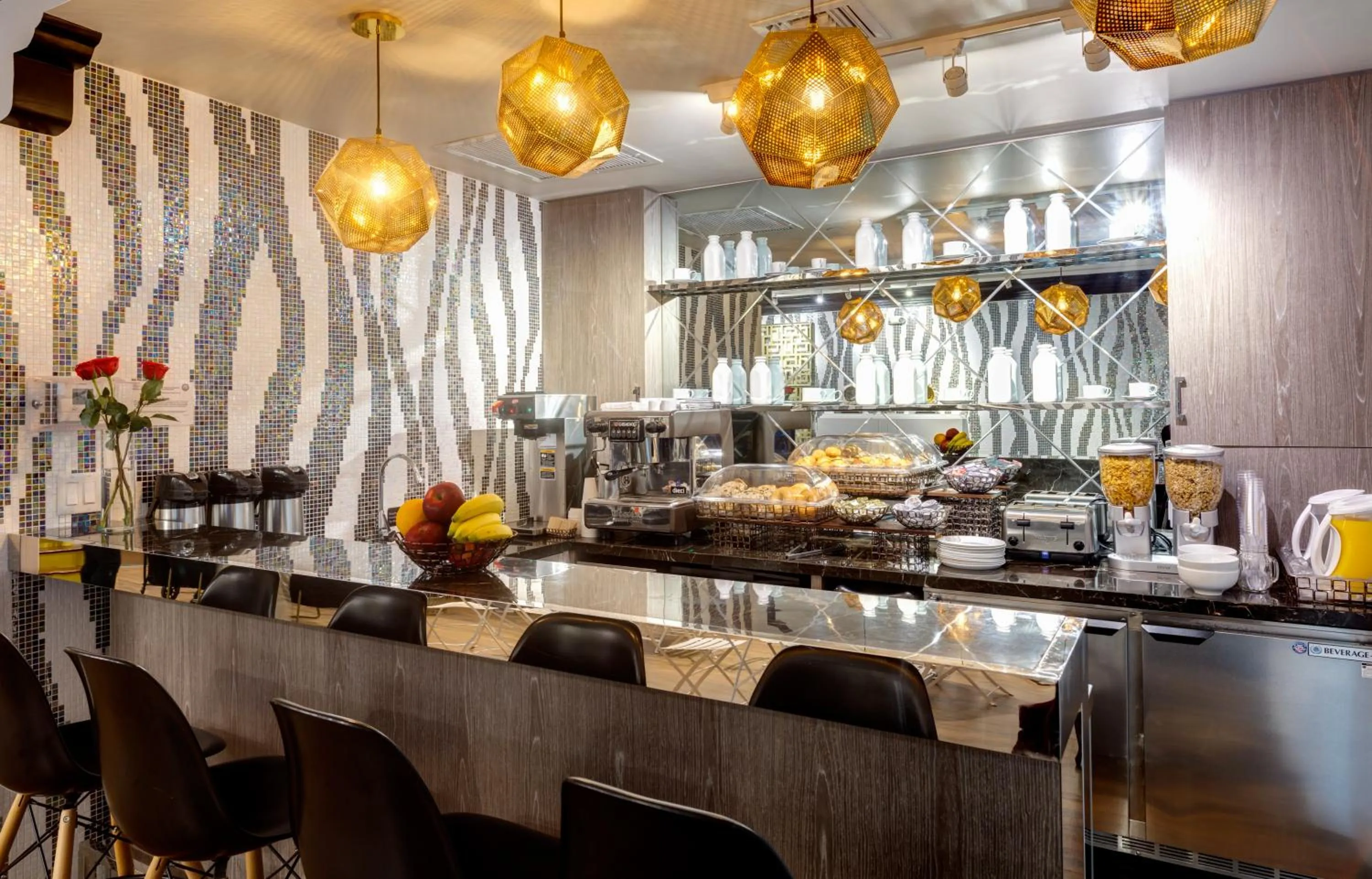 Continental breakfast, Restaurant/Places to Eat in L Hotel