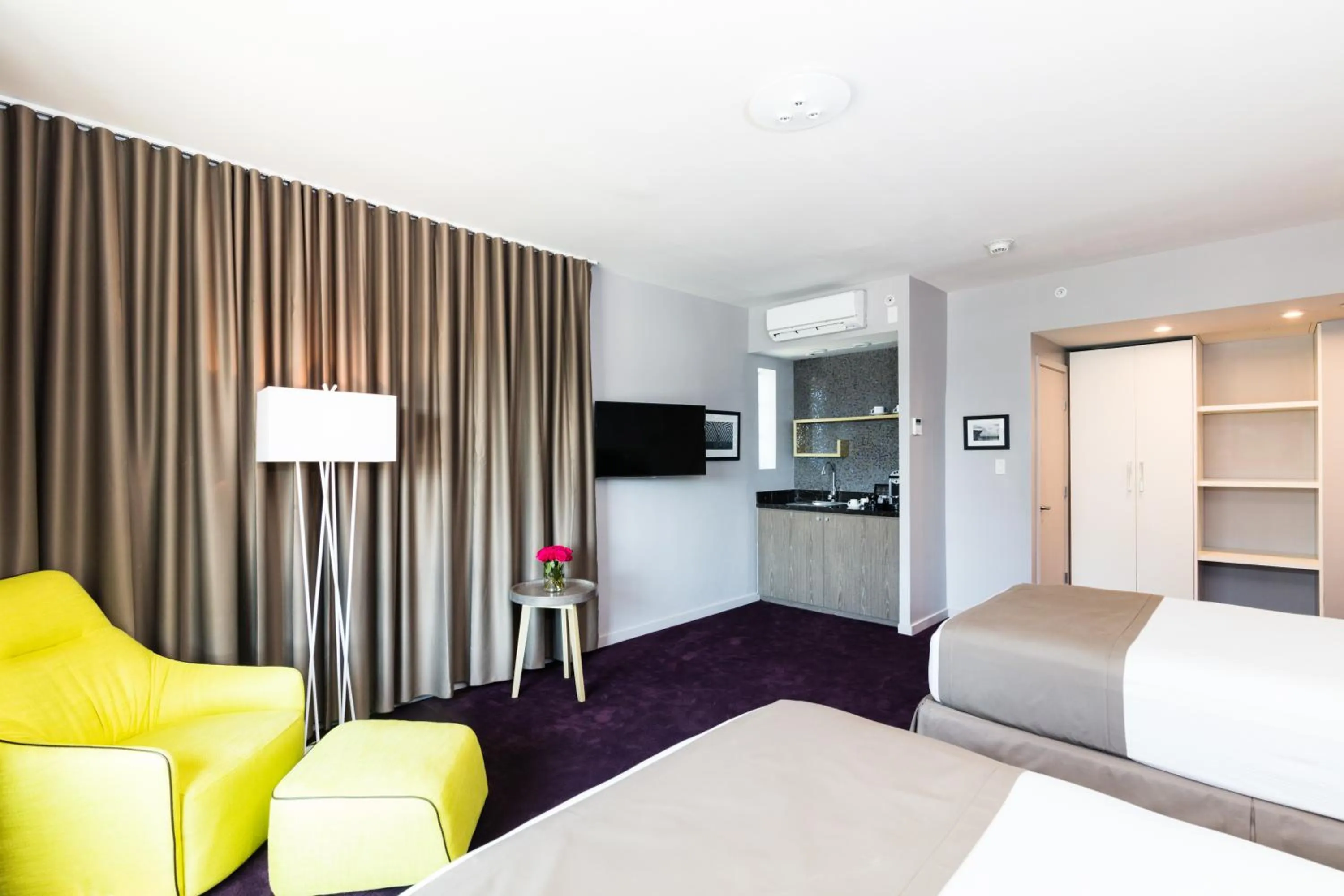 Photo of the whole room, TV/Entertainment Center in L Hotel