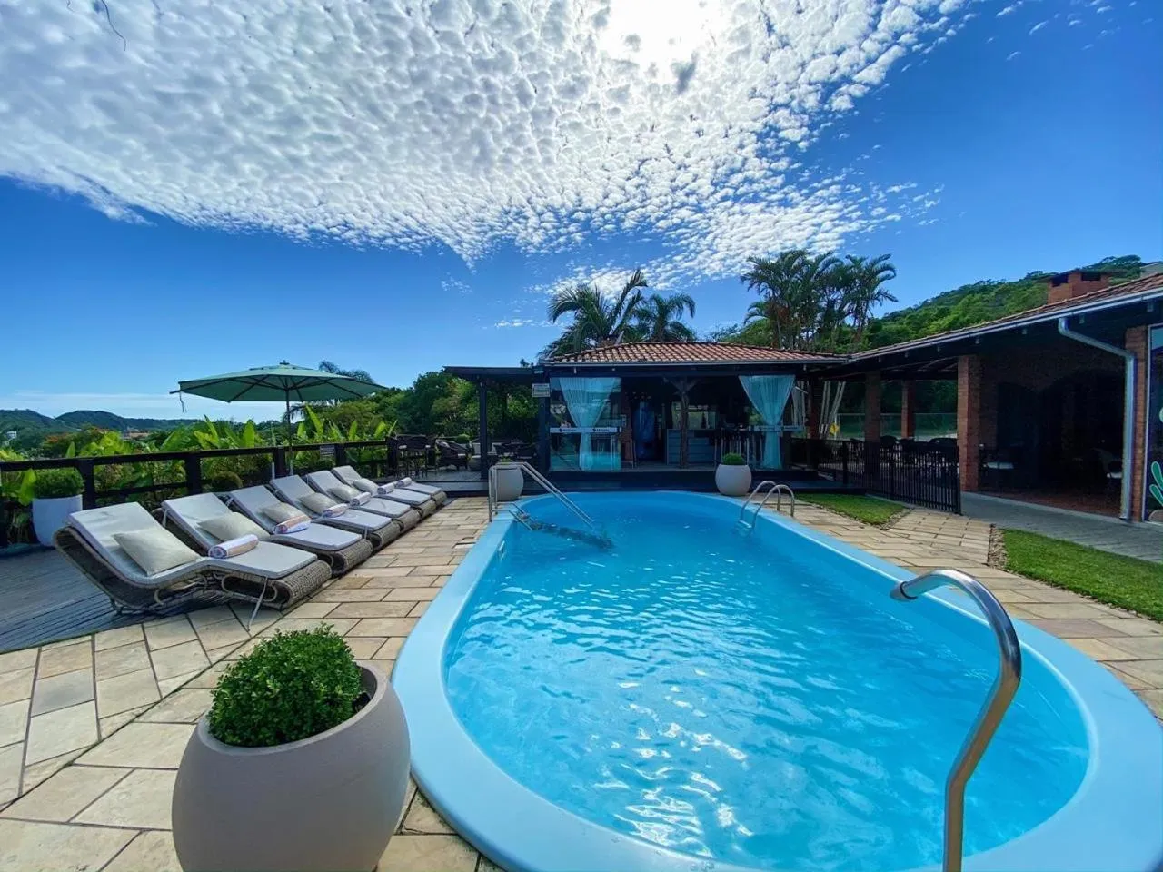 Swimming pool in Pousada Molinha