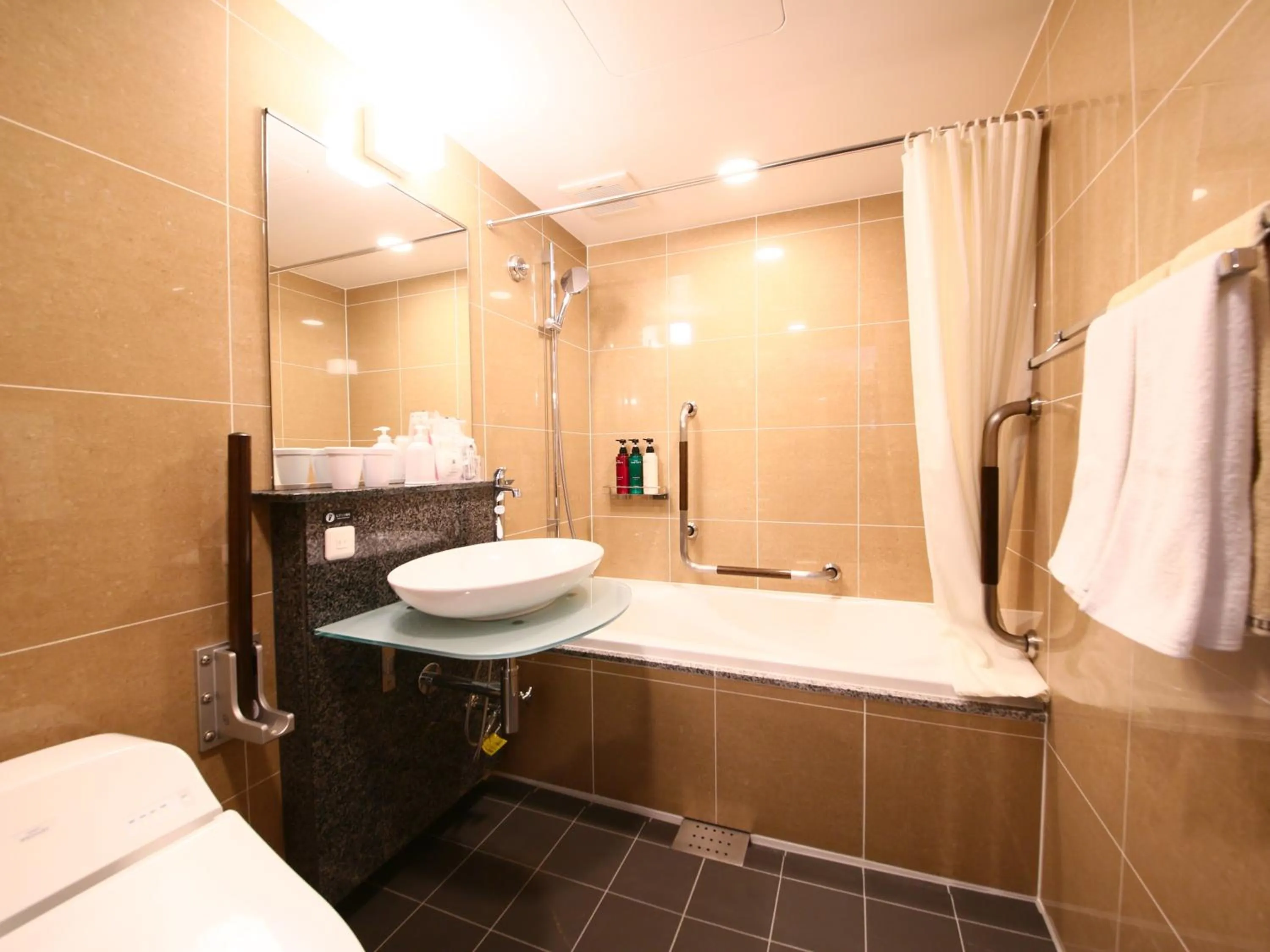 Bathroom in APA Hotel Keisei Ueno Ekimae