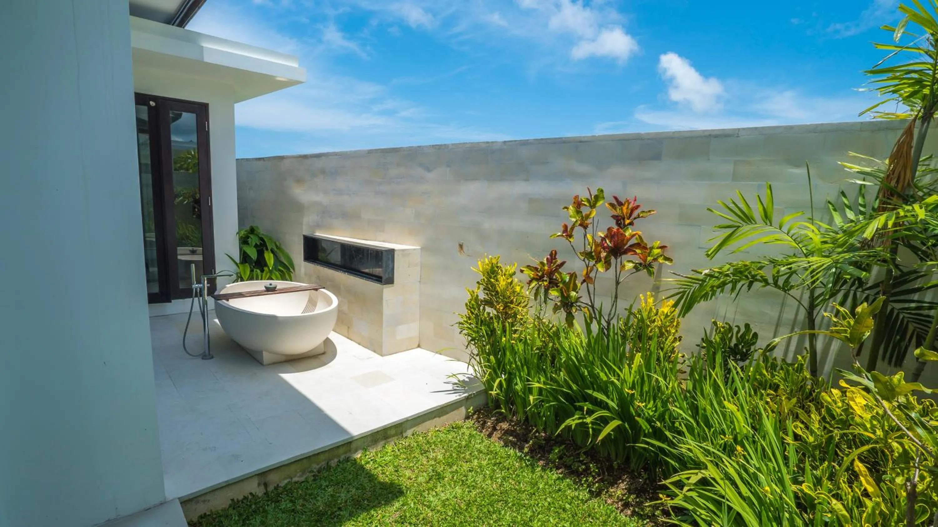 Hot Tub in Prasana Villas by Arjani Resorts