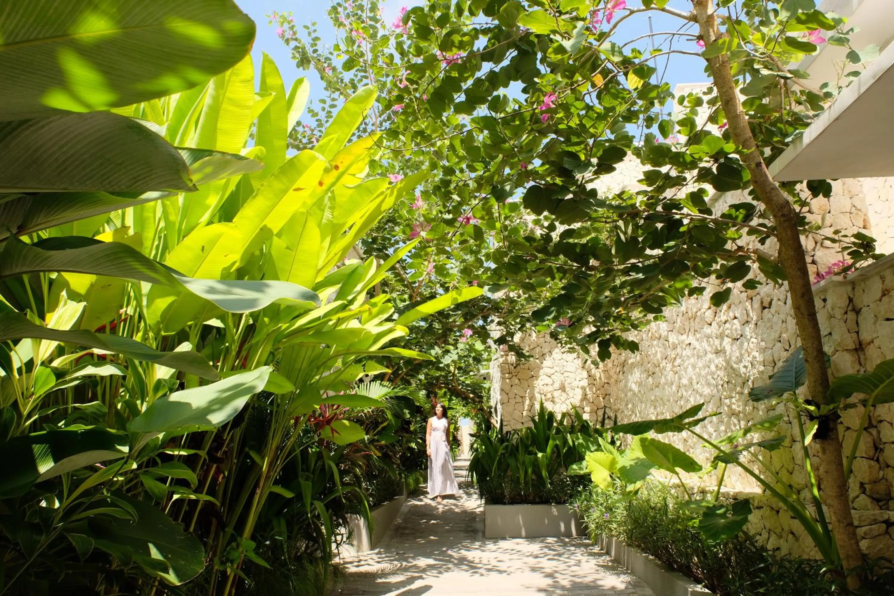 Garden in Prasana Villas by Arjani Resorts