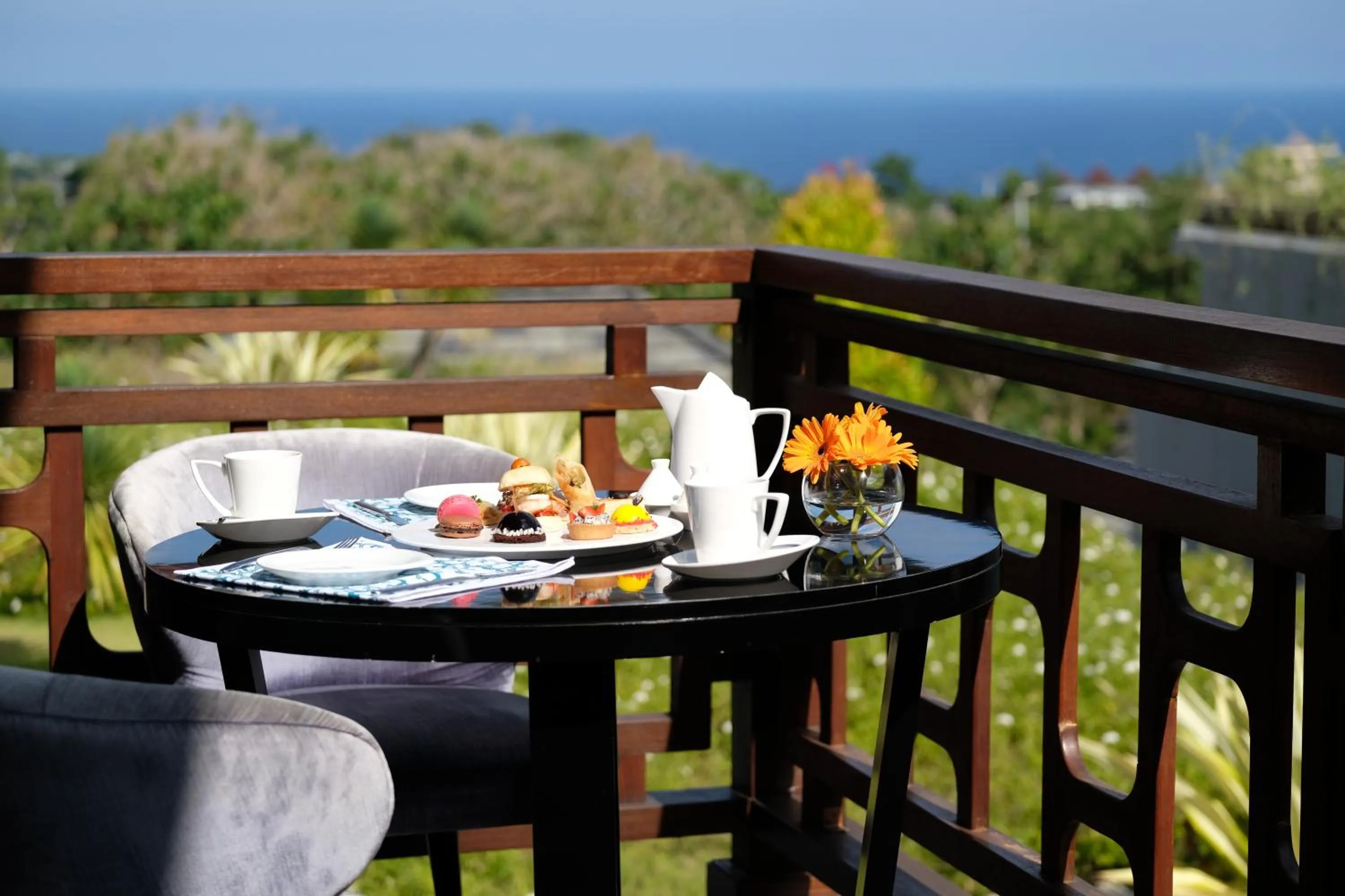 Restaurant/places to eat in Prasana Villas by Arjani Resorts