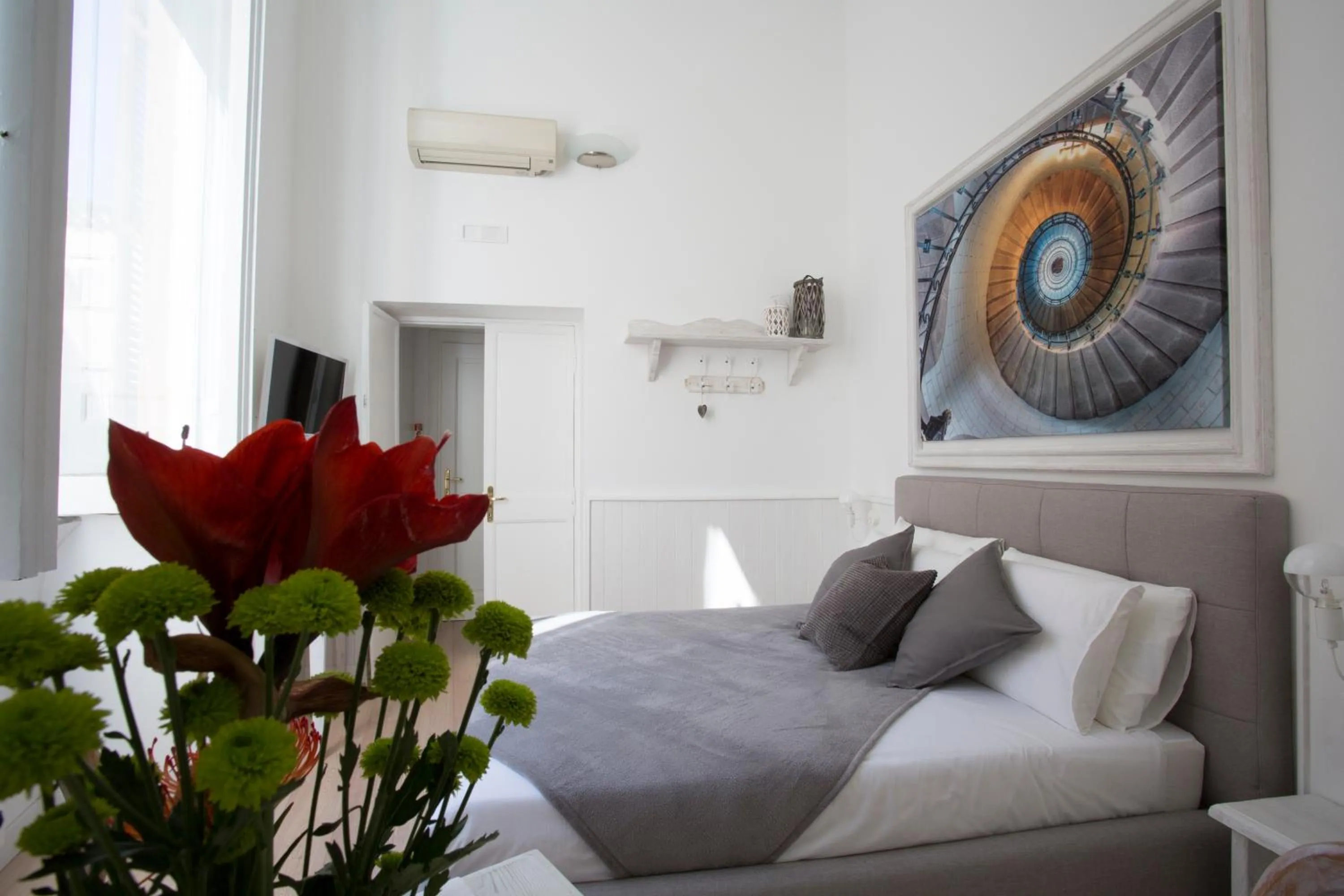 Photo of the whole room, Bed in Primo Piano Suites