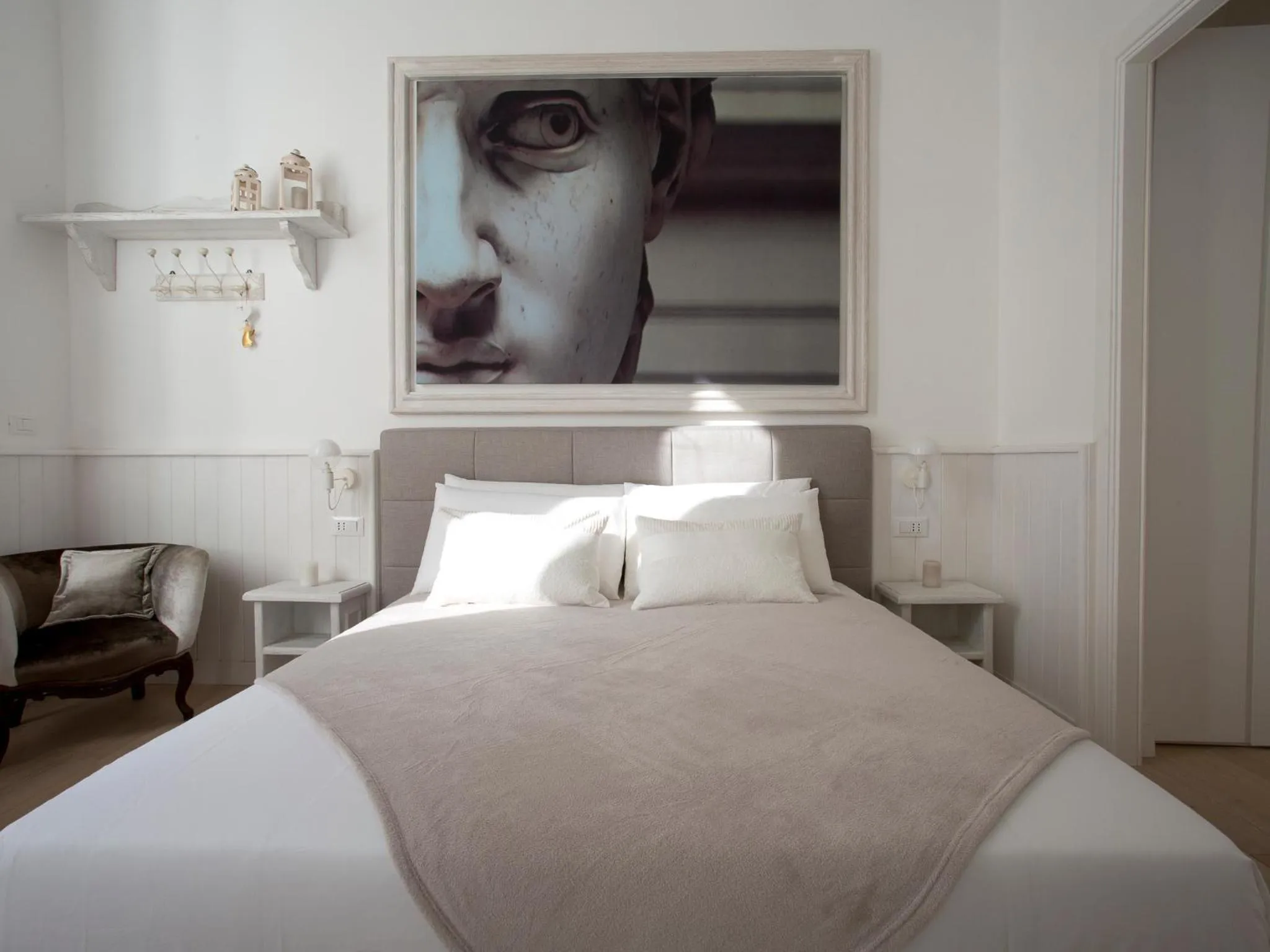 Photo of the whole room, Bed in Primo Piano Suites