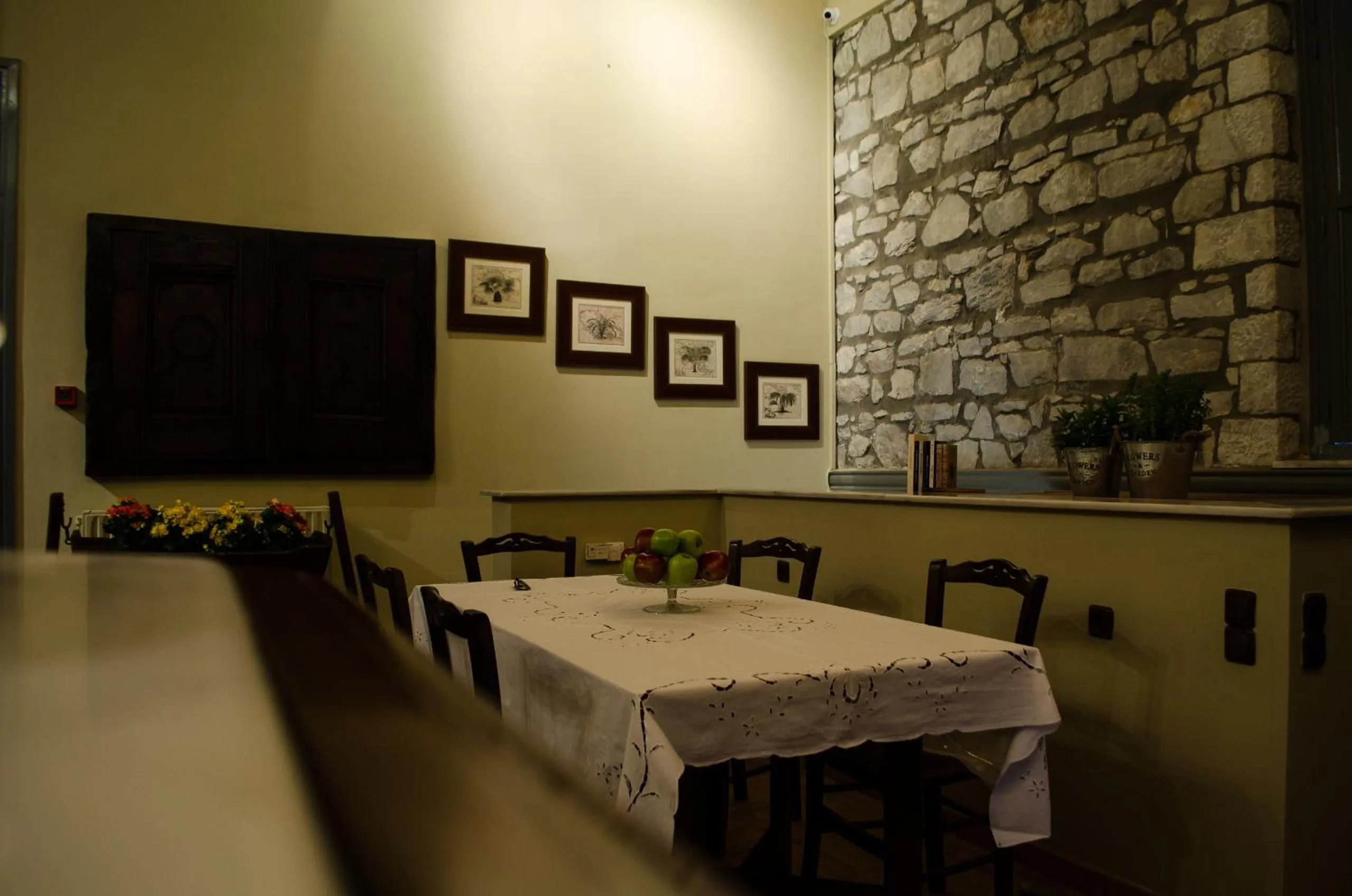 Restaurant/Places to Eat in 1821 En Dolianis