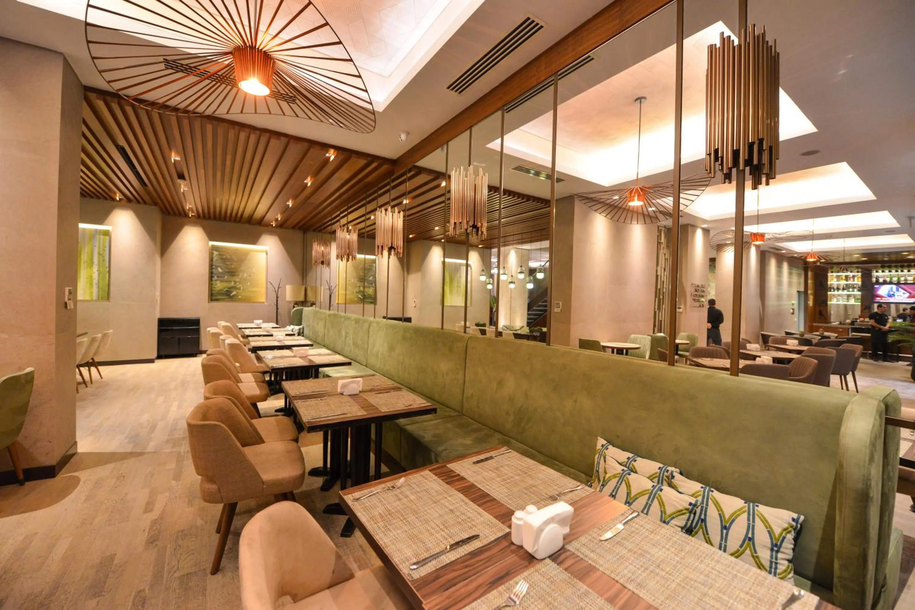 Restaurant/places to eat in Waxwing Hotel