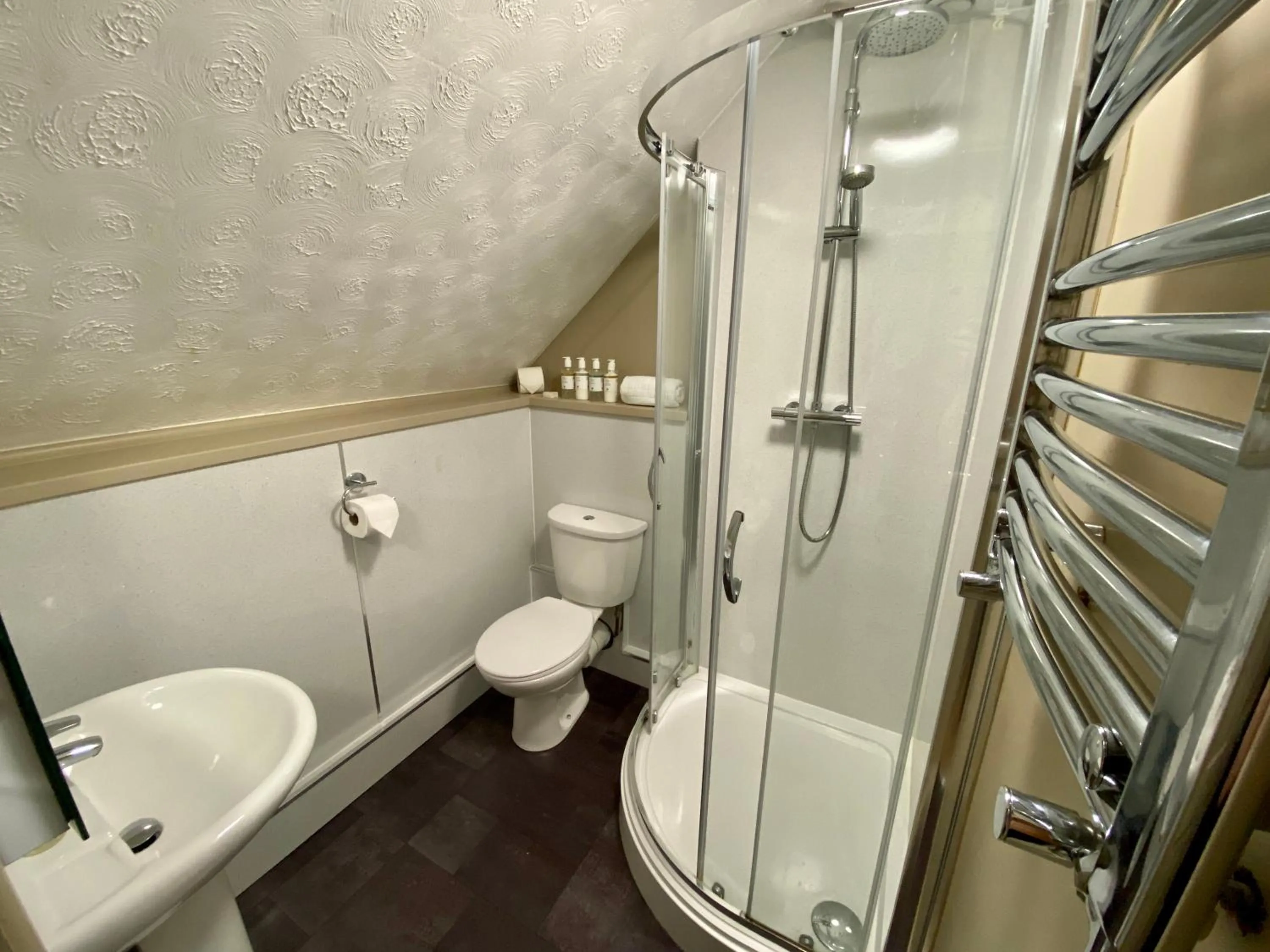 Bathroom in The Lion at West Pennard