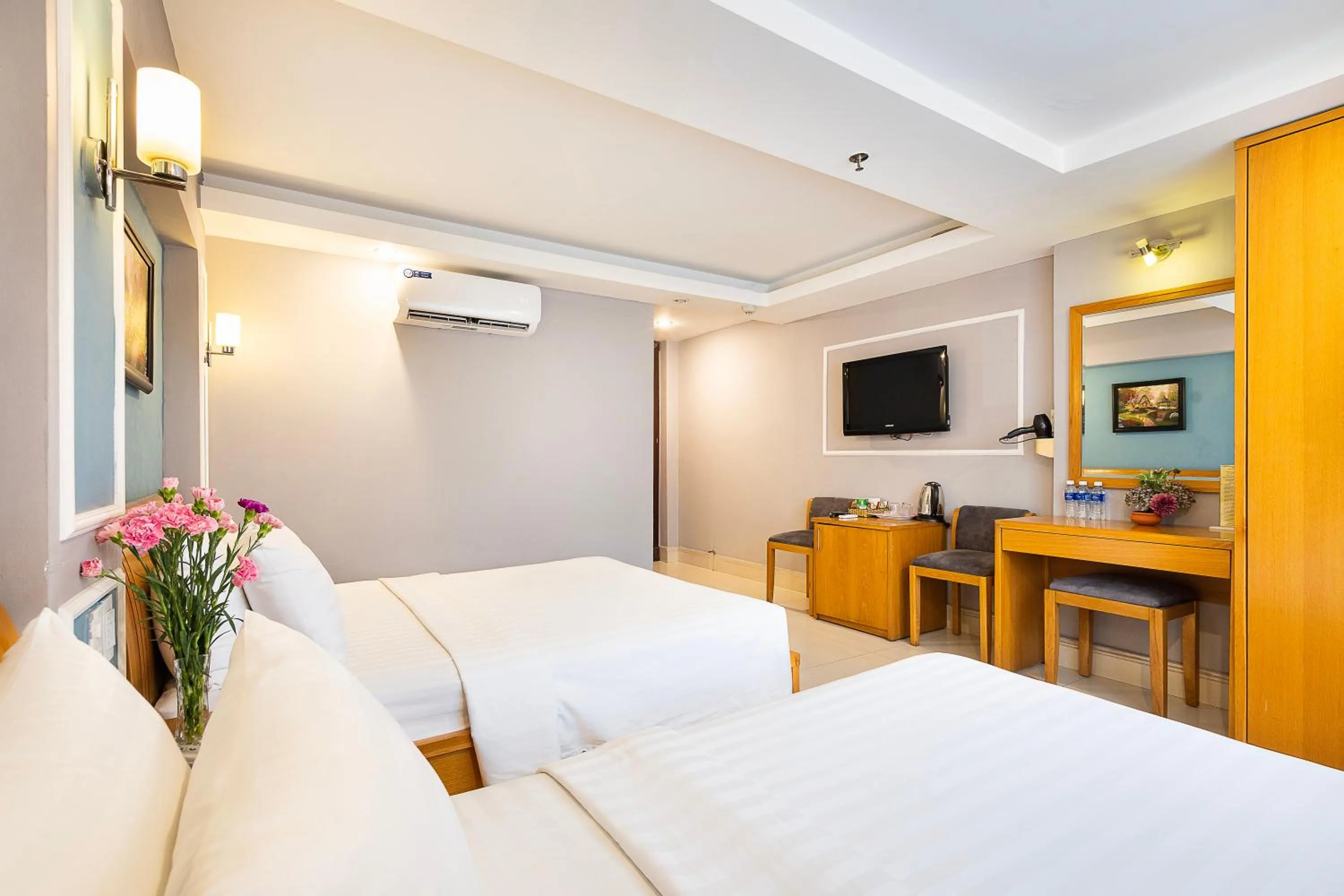 Photo of the whole room, Bed in Lucky Star Hotel 146 Nguyen Trai