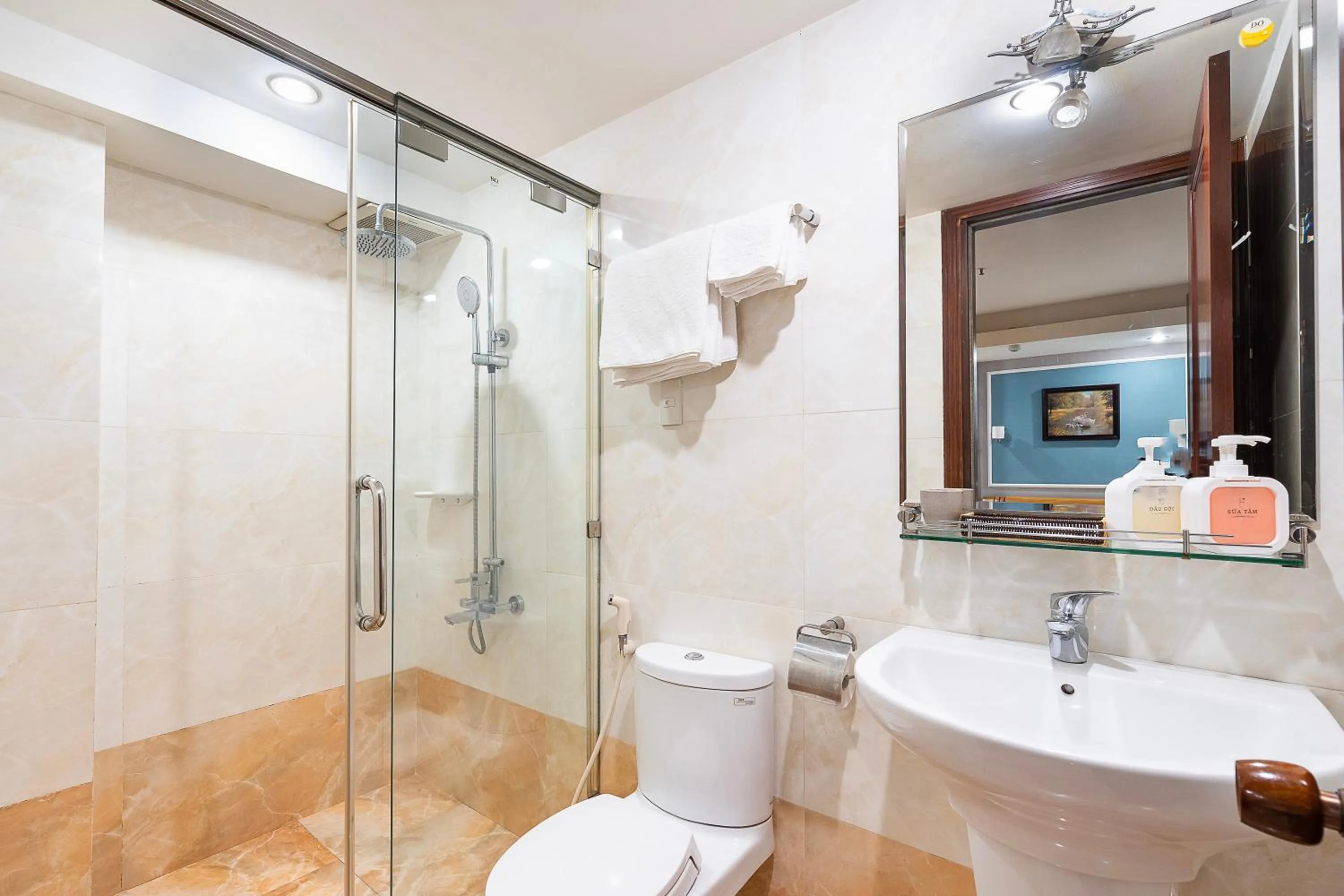 Bathroom in Lucky Star Hotel 146 Nguyen Trai