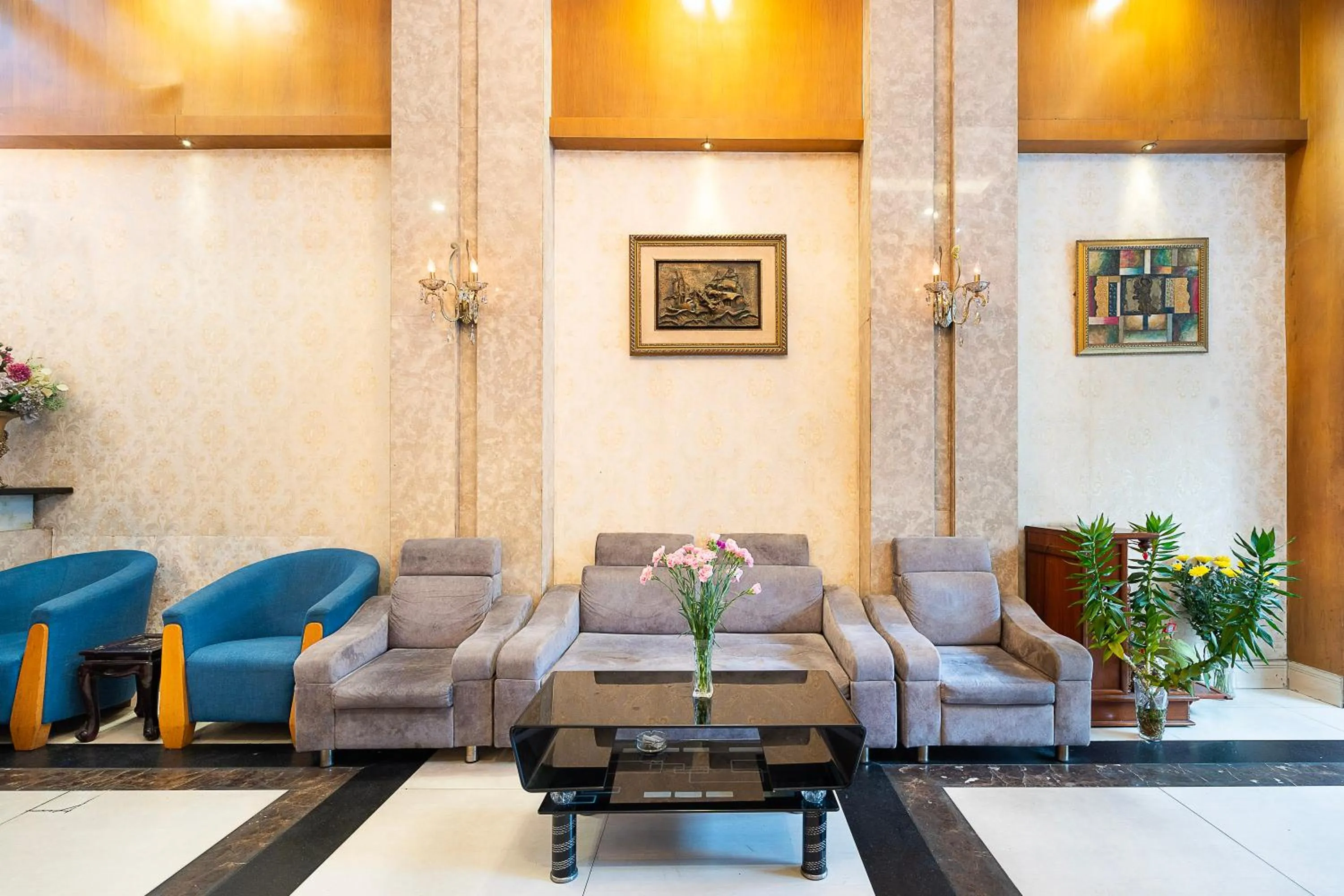 Seating area in Lucky Star Hotel 146 Nguyen Trai