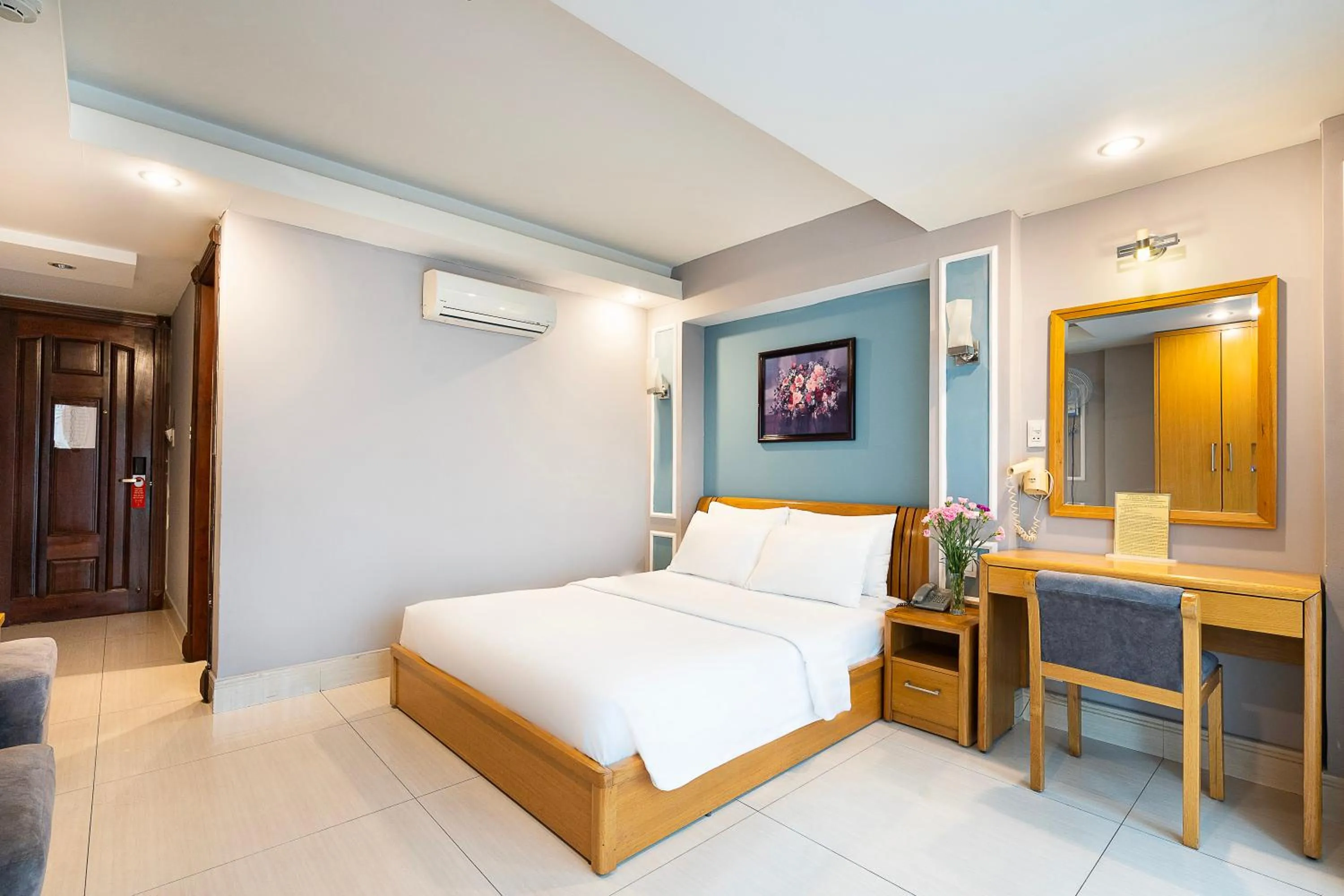 Photo of the whole room, Bed in Lucky Star Hotel 146 Nguyen Trai