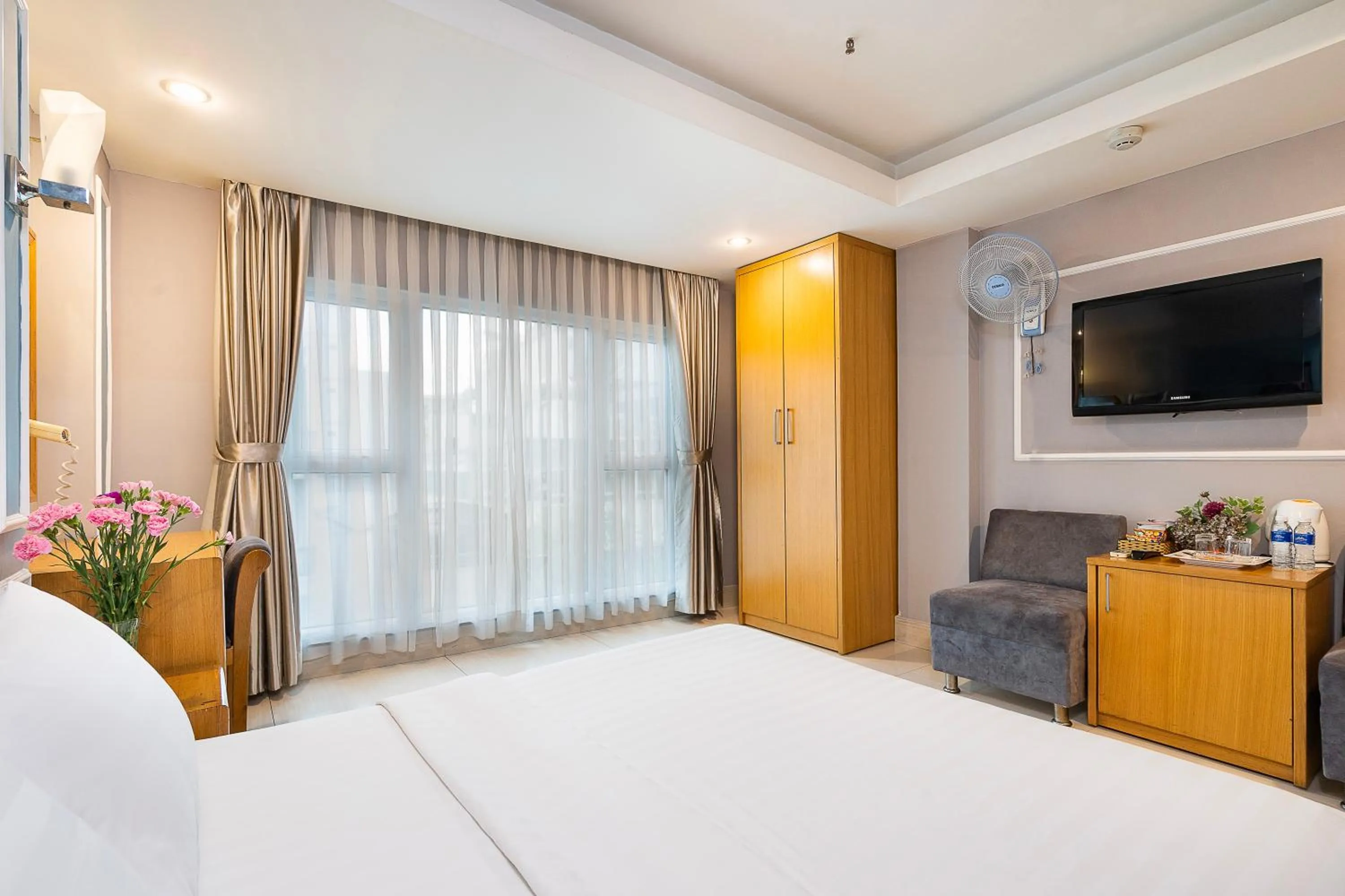 Photo of the whole room, Bed in Lucky Star Hotel 146 Nguyen Trai