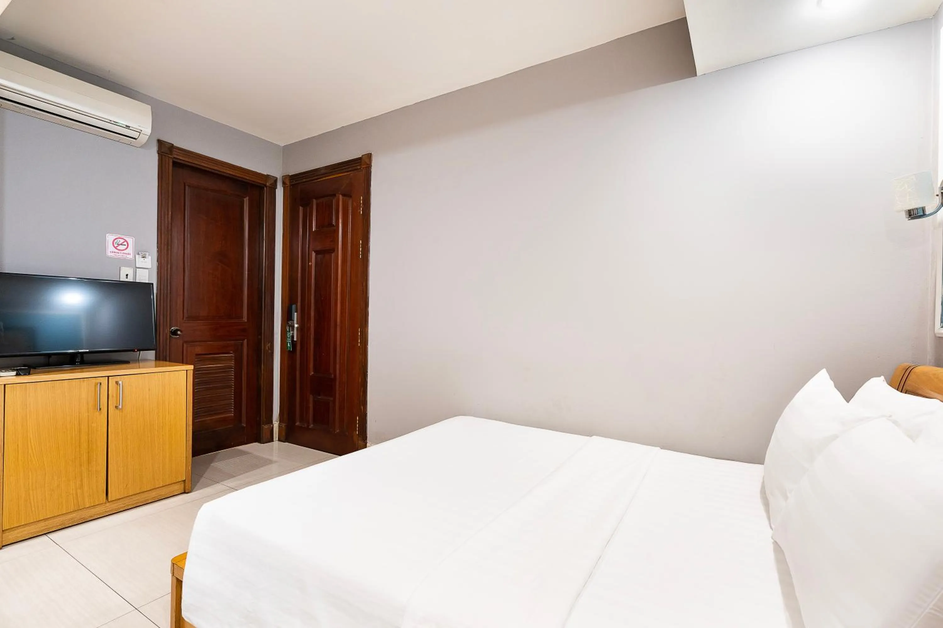 Photo of the whole room, Bed in Lucky Star Hotel 146 Nguyen Trai