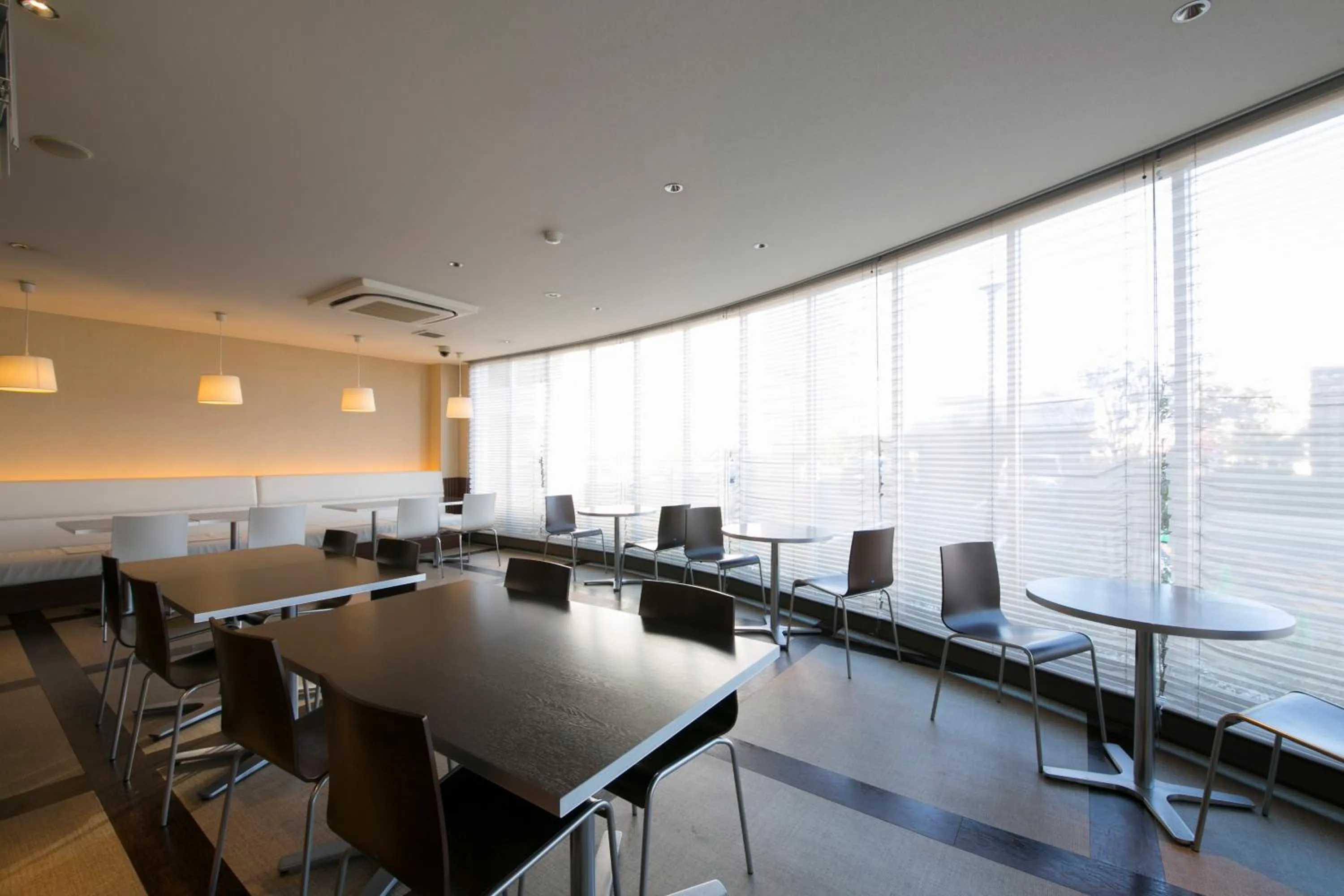 Restaurant/places to eat in Centre One Hotel Handa