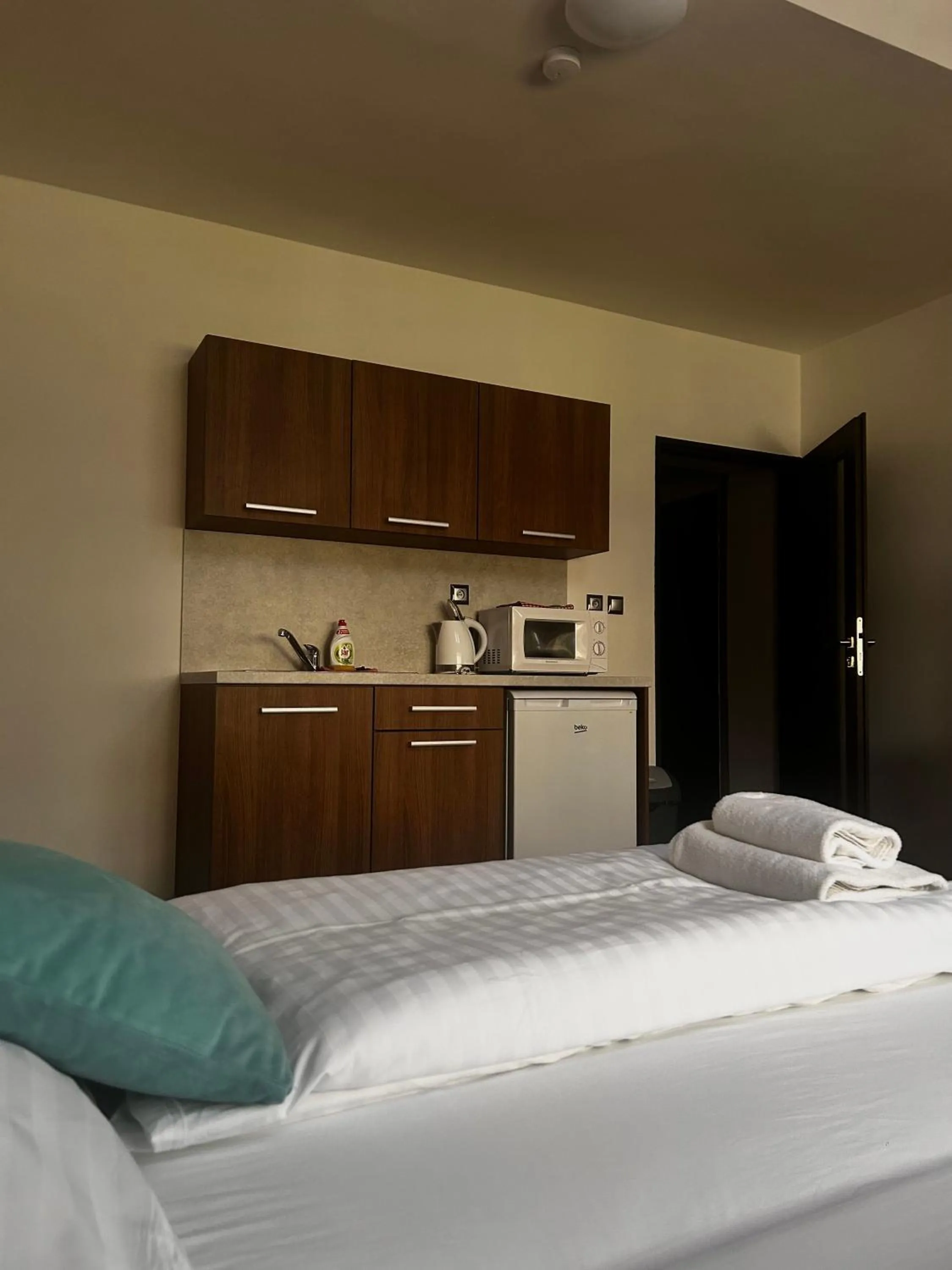 kitchen, Bed in Hotel Pod Radnicí