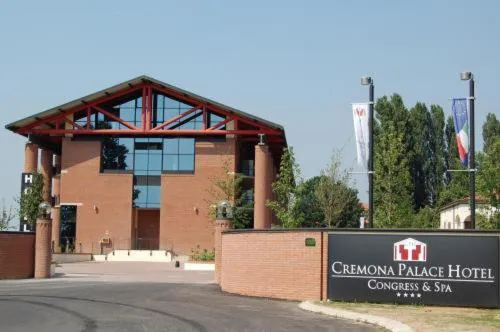 Facade/entrance in Cremona Palace Hotel