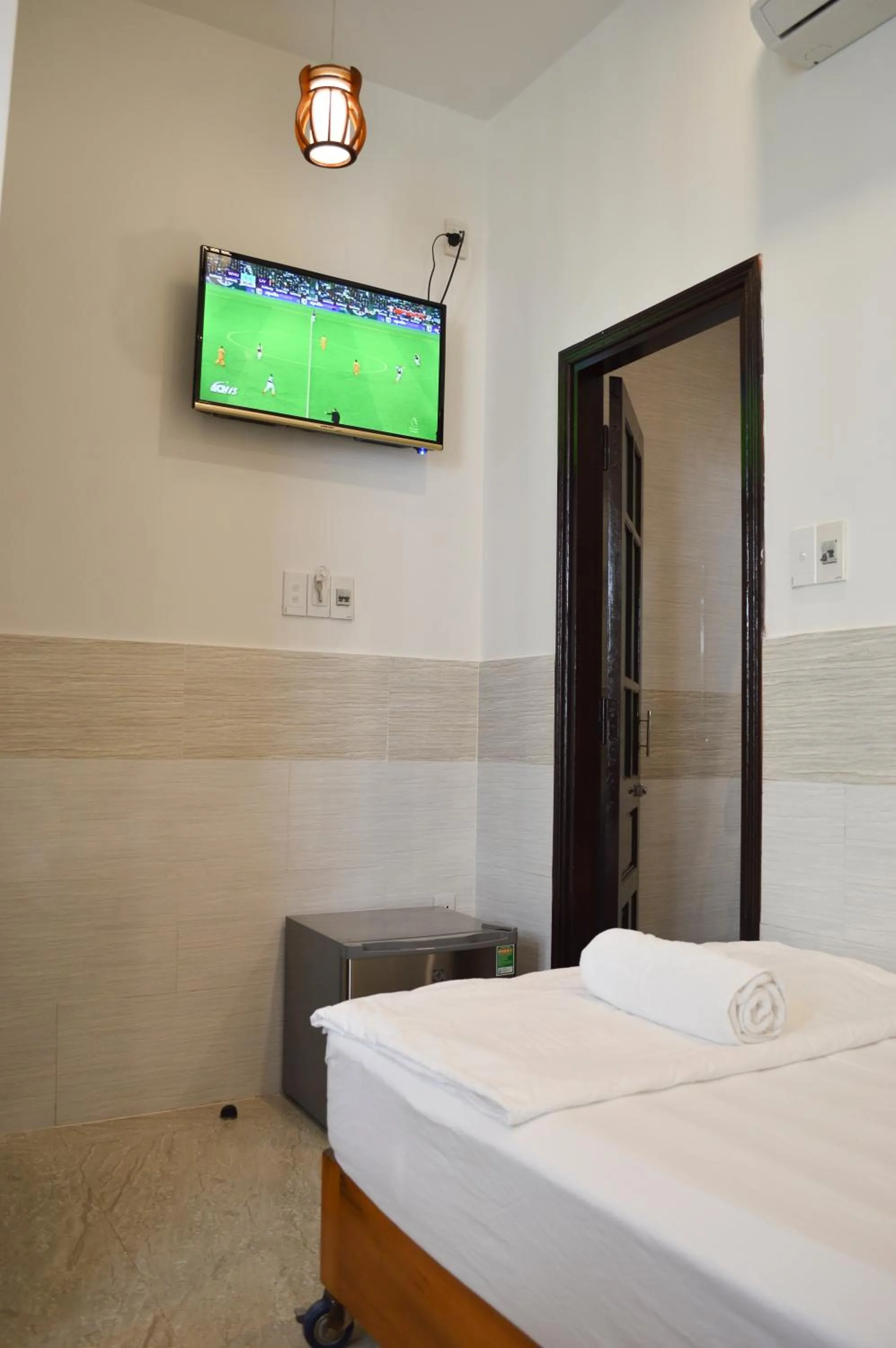 Bed, TV/Entertainment Center in HaLo HomeStay