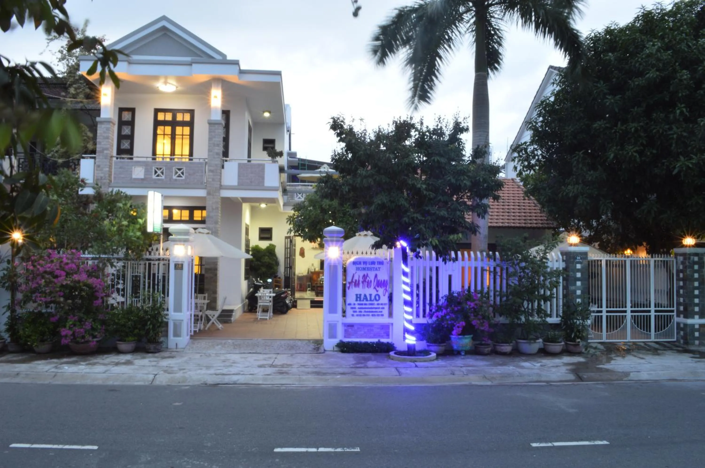 Facade/entrance, Property Building in HaLo HomeStay