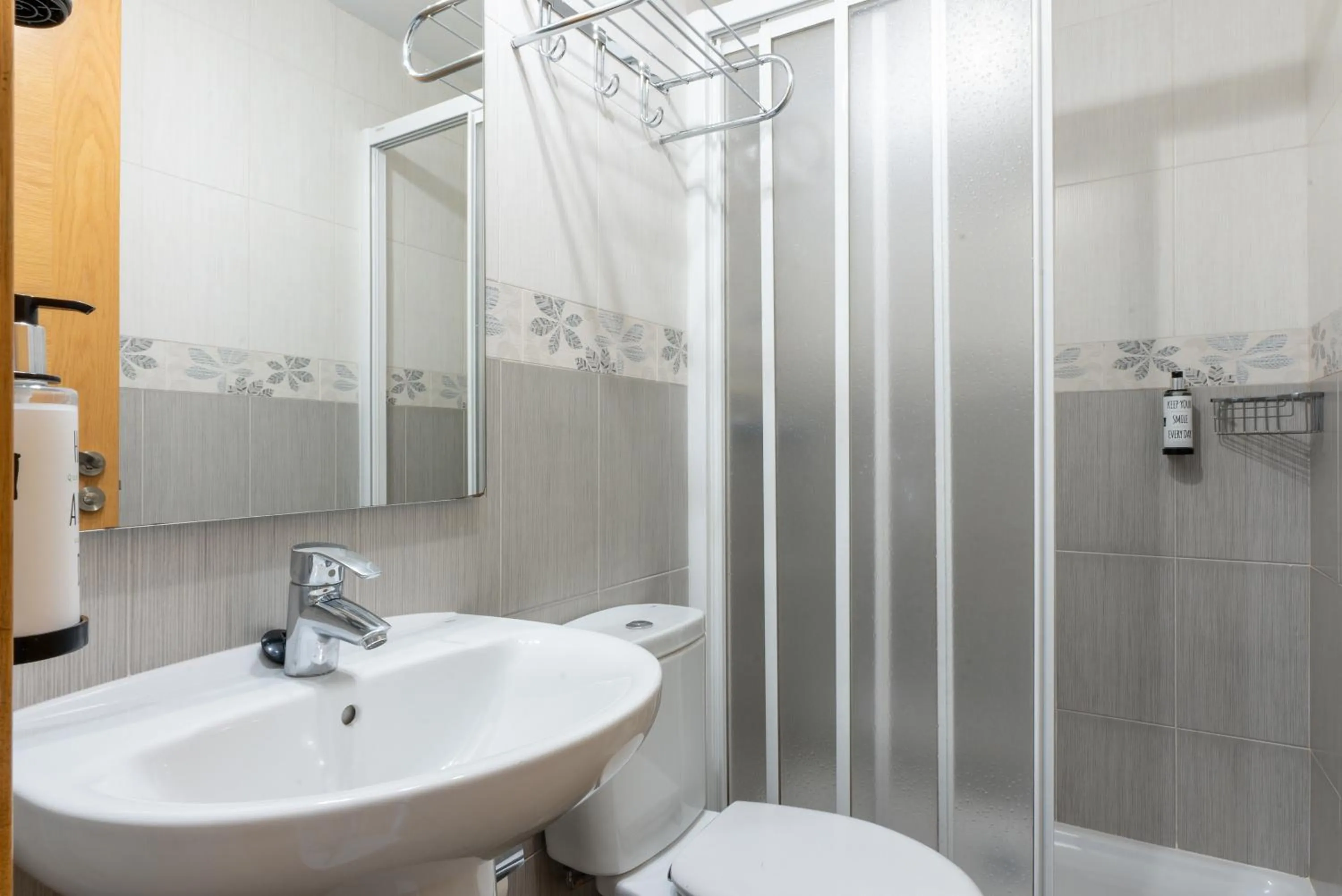 Shower in Smartr Madrid Chueca