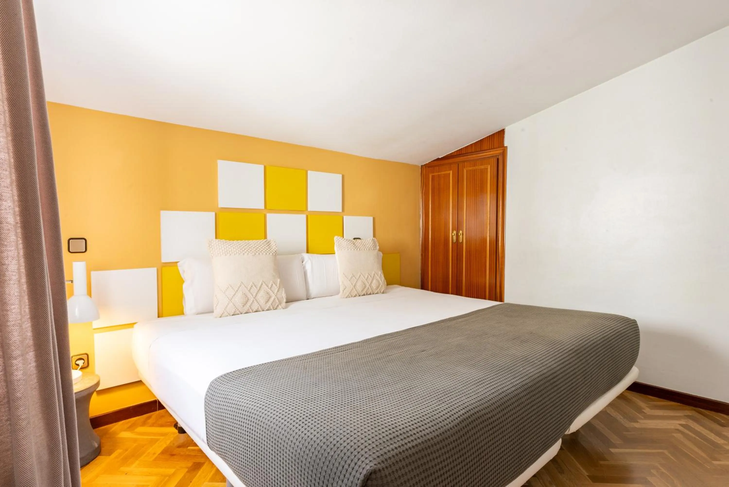 Bed in Smartr Madrid Chueca