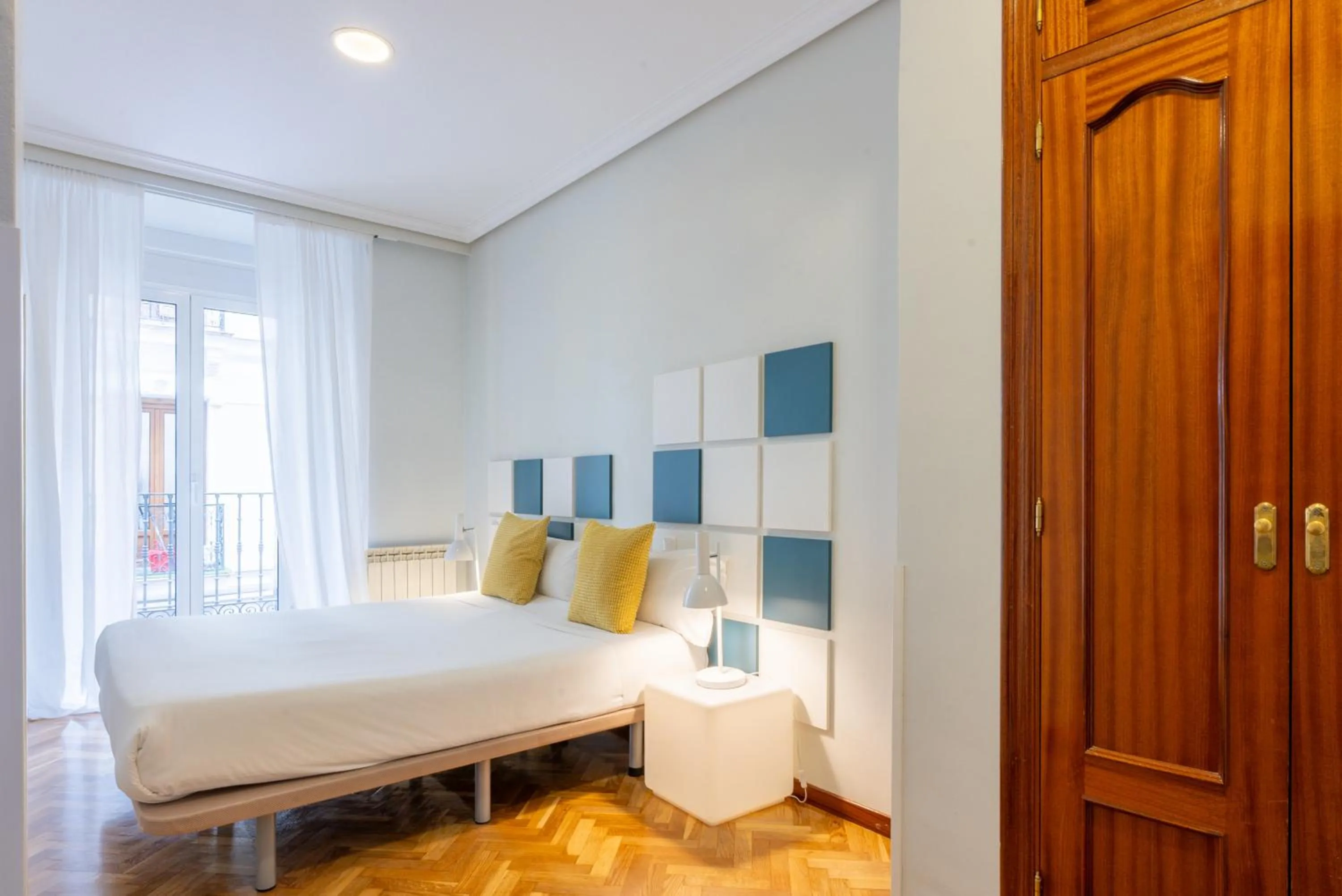 Bed in Smartr Madrid Chueca