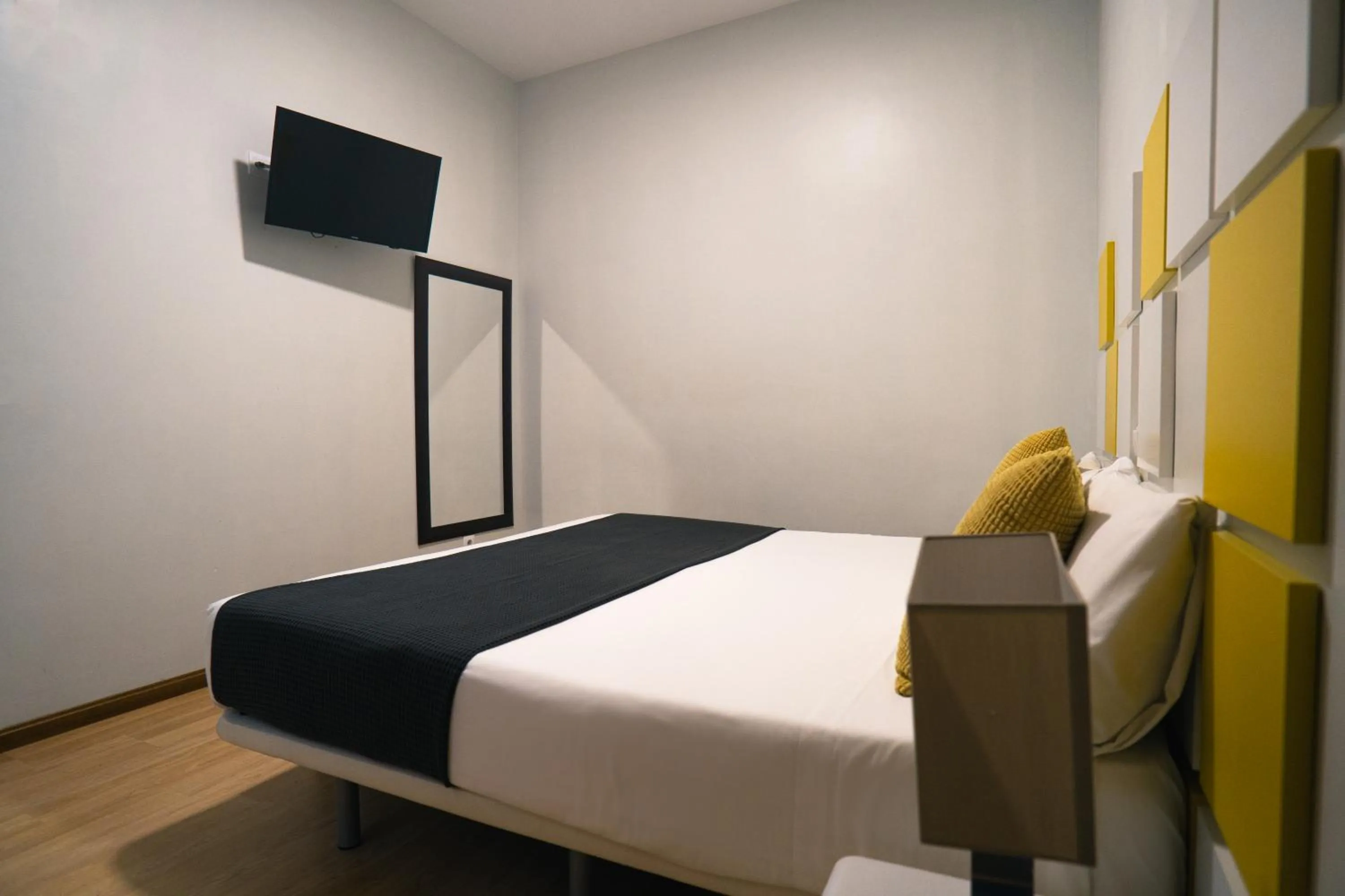 Bed in Smartr Madrid Chueca