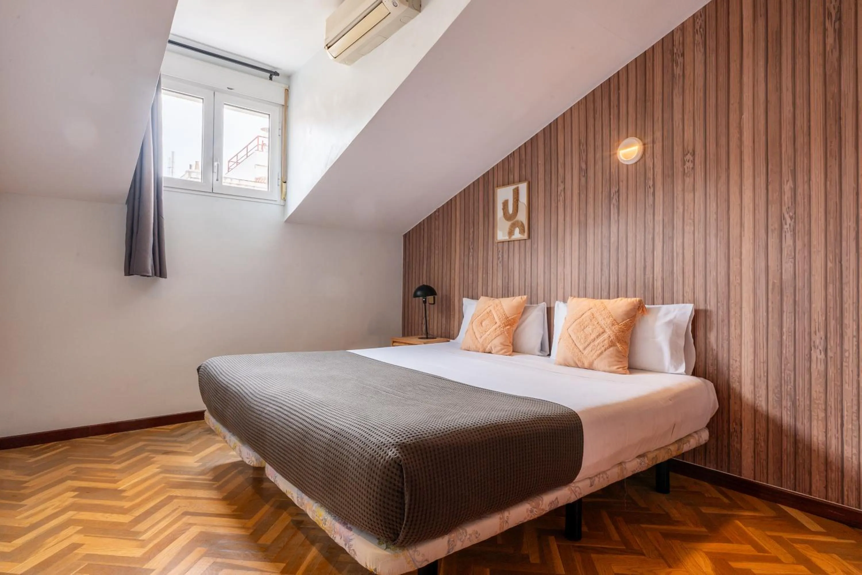 Bed in Smartr Madrid Chueca