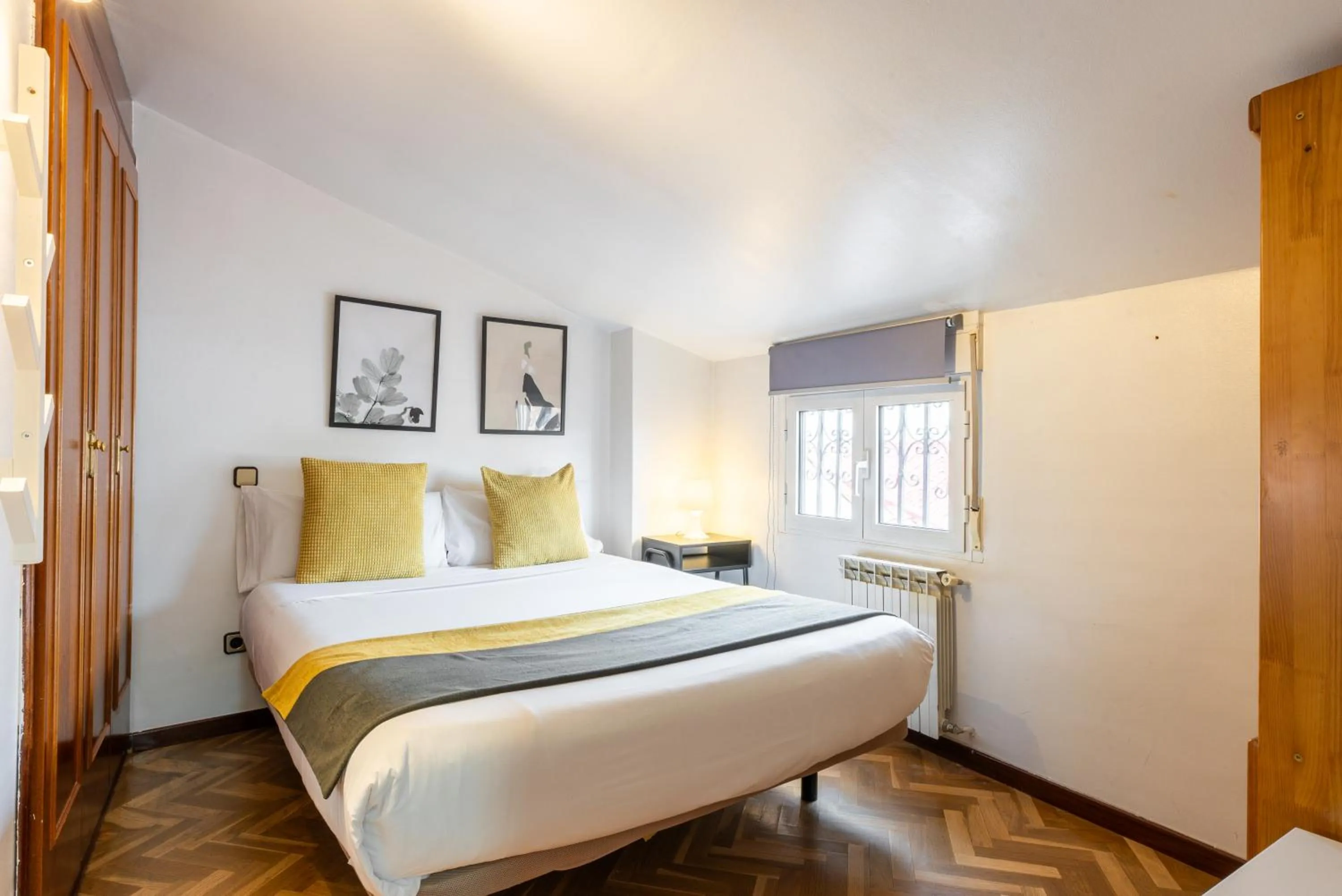 Bed in Smartr Madrid Chueca