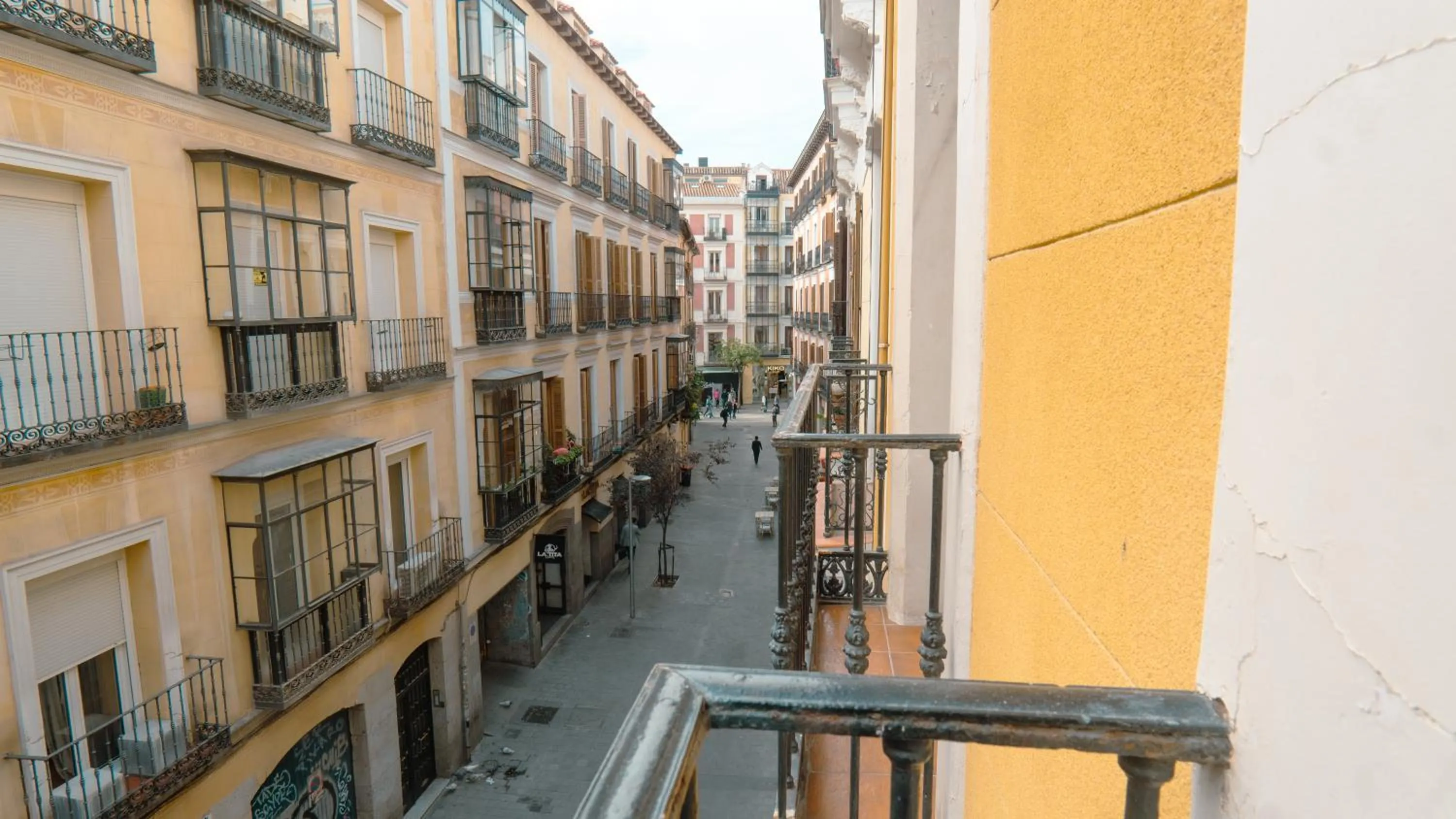Street view in Smartr Madrid Chueca