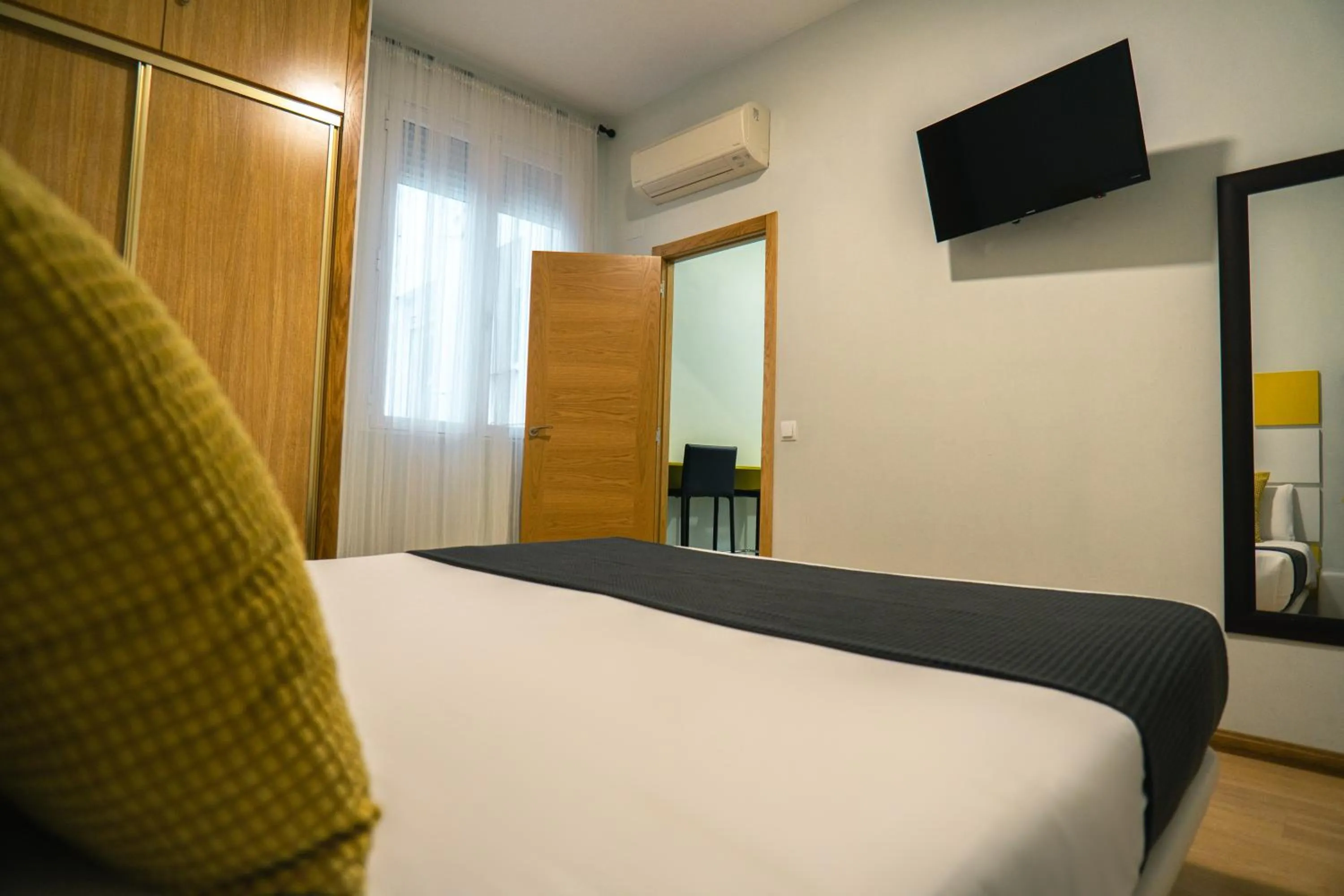 Bed in Smartr Madrid Chueca