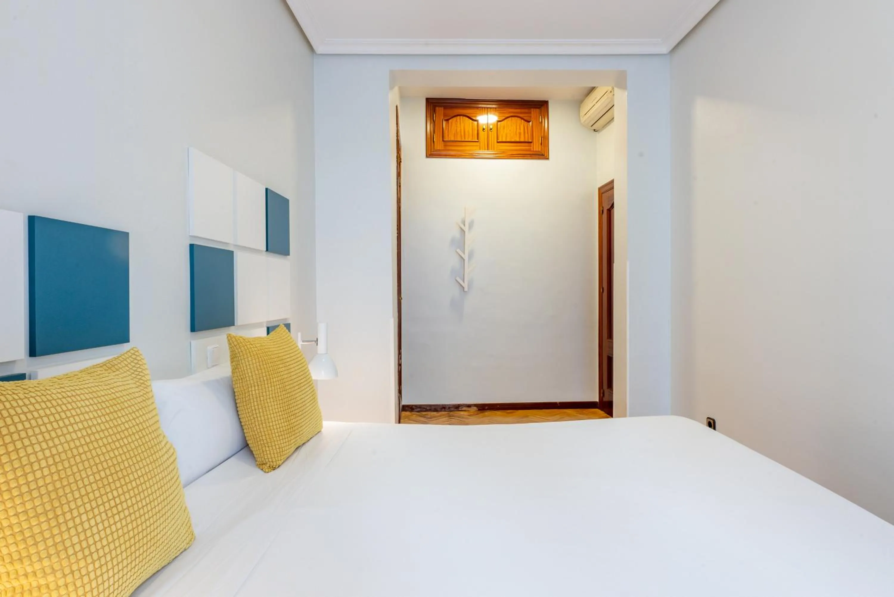 Bed in Smartr Madrid Chueca