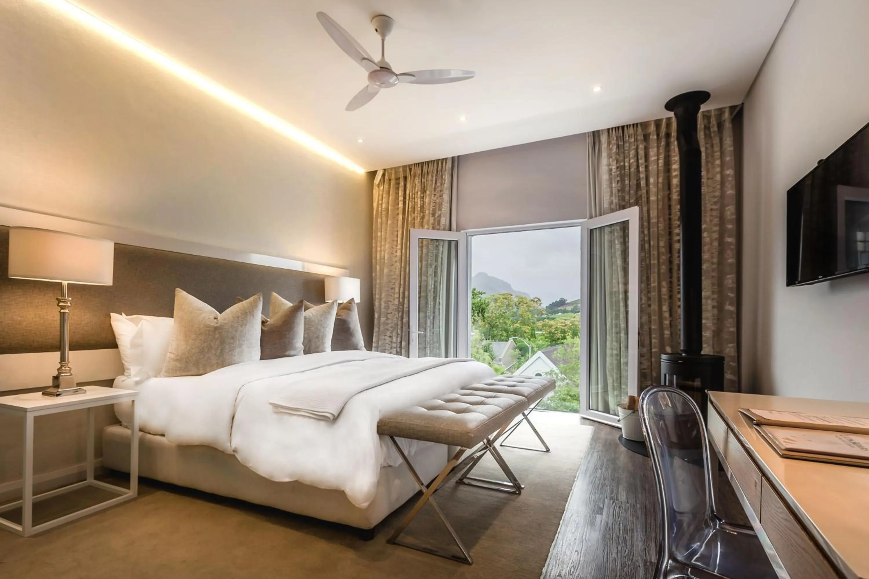 Photo of the whole room, Bed in Franschhoek Boutique Hotel - Lion Roars Hotels & Lodges