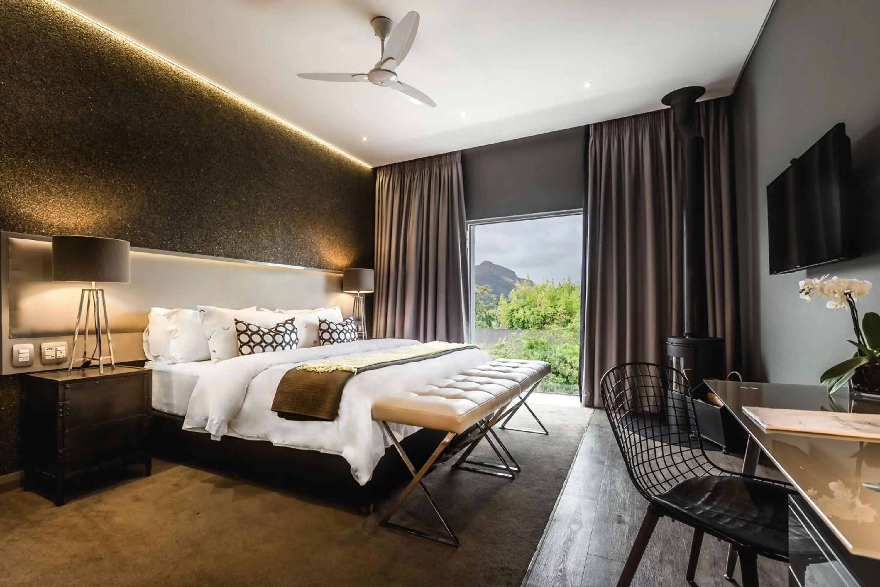 Photo of the whole room, Bed in Franschhoek Boutique Hotel - Lion Roars Hotels & Lodges