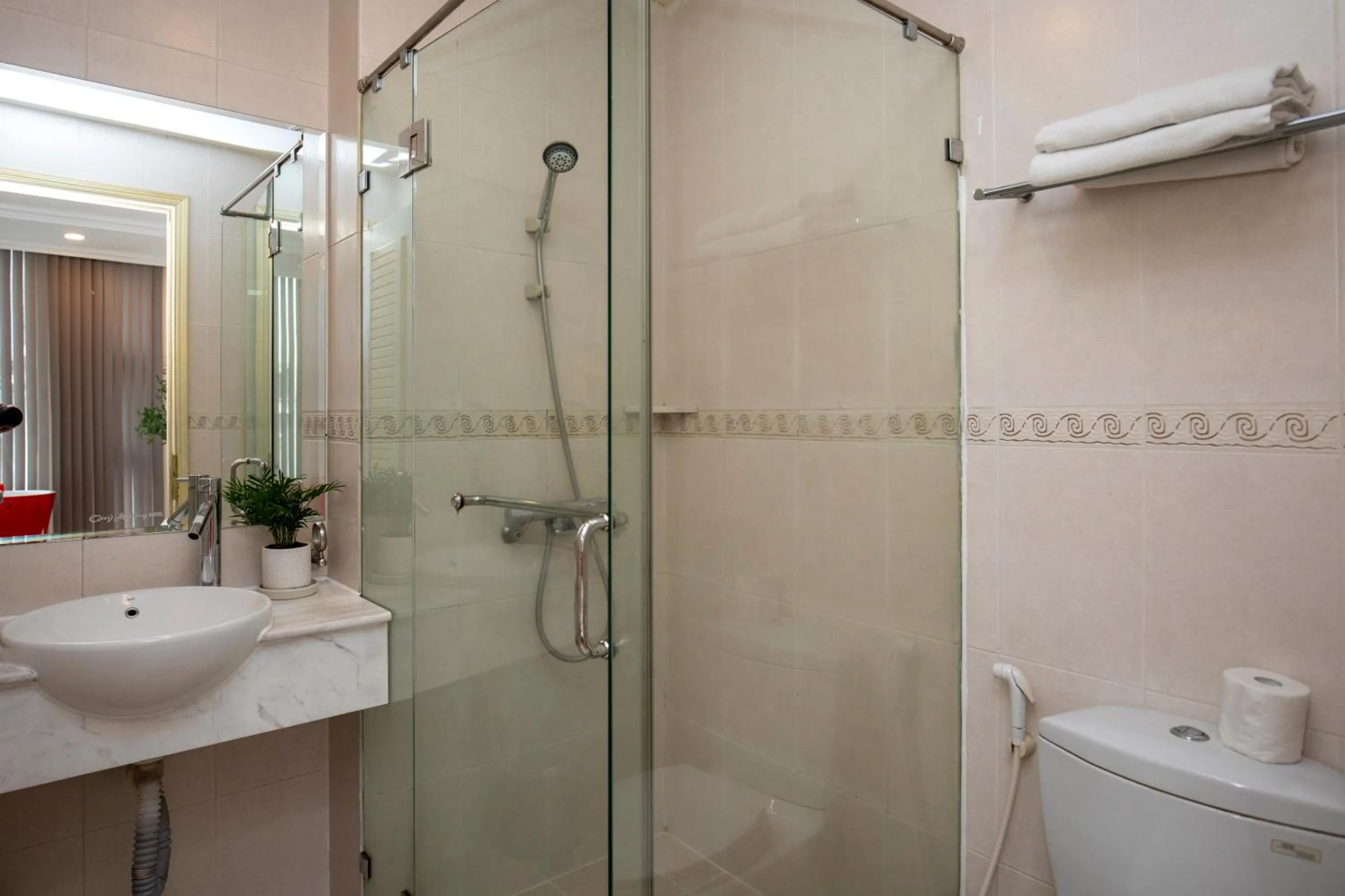 Shower in Quy Hung Hotel Central